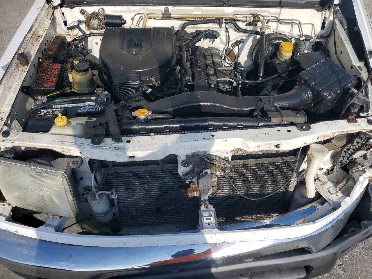 2000 Nissan Frontier Xe White vin: 1N6DD26S0YC301465