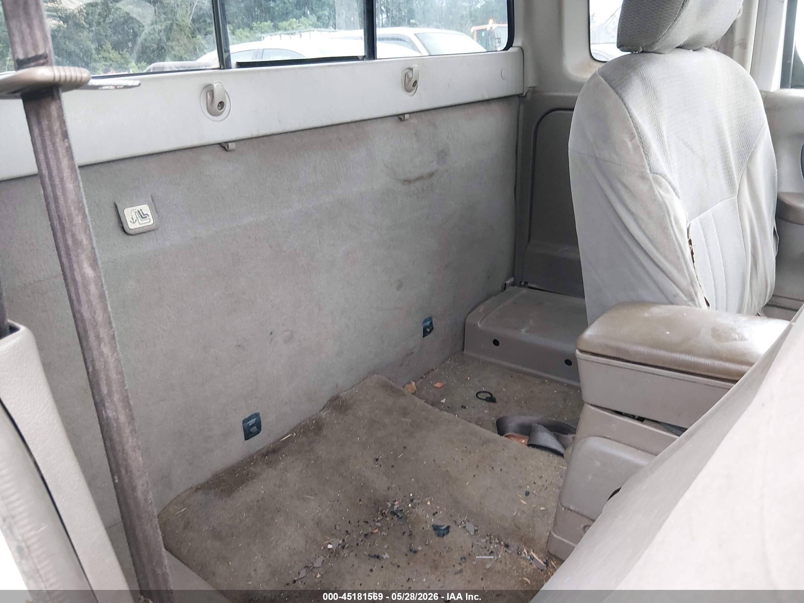 2002 Nissan Frontier Xe White vin: 1N6DD26S22C311888