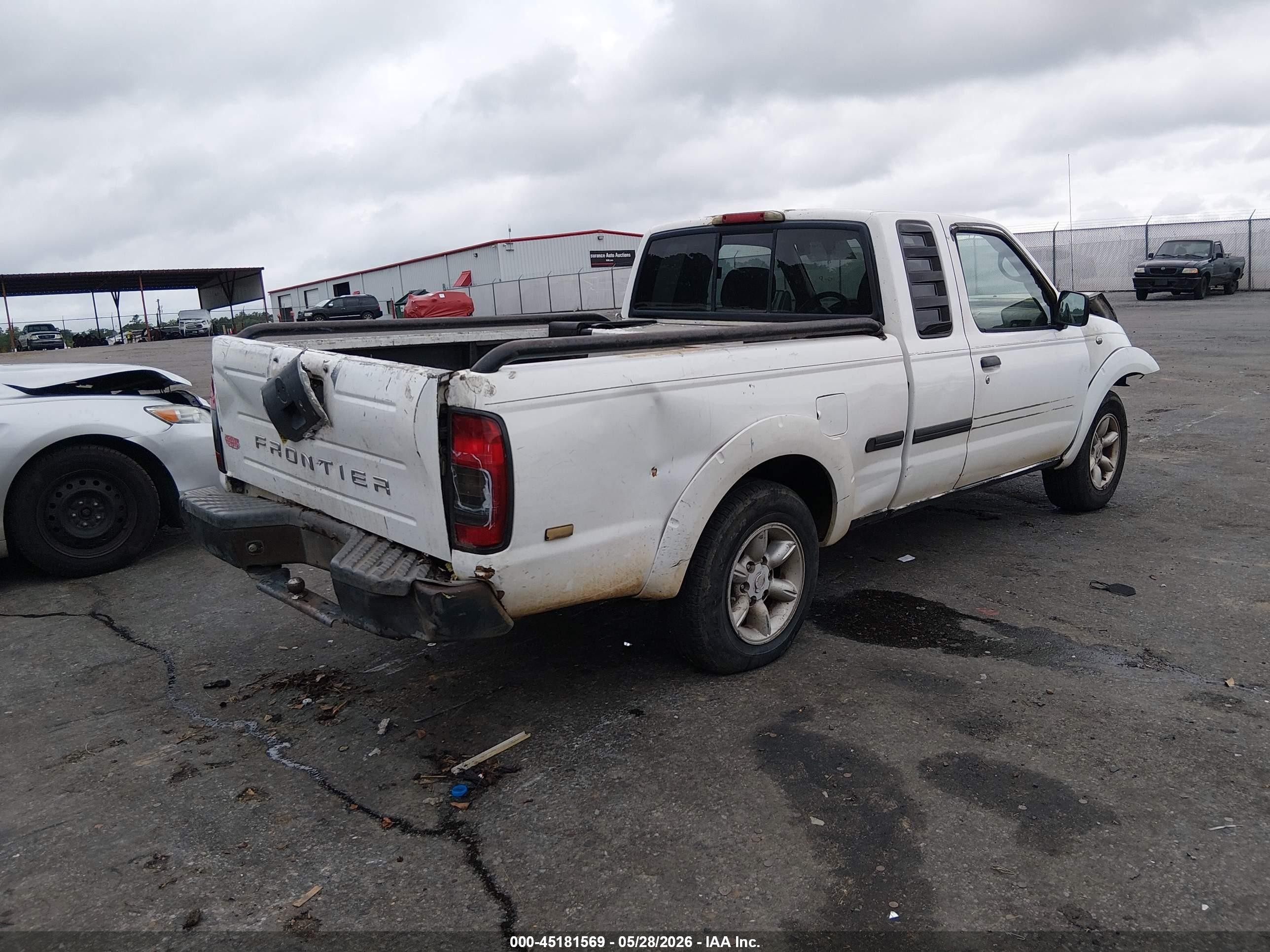 2002 Nissan Frontier Xe White vin: 1N6DD26S22C311888
