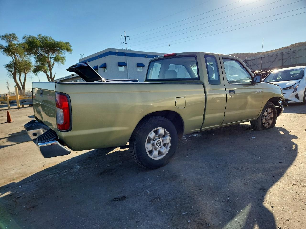1998 Nissan Frontier Xe Золотой vin: 1N6DD26S2WC360613