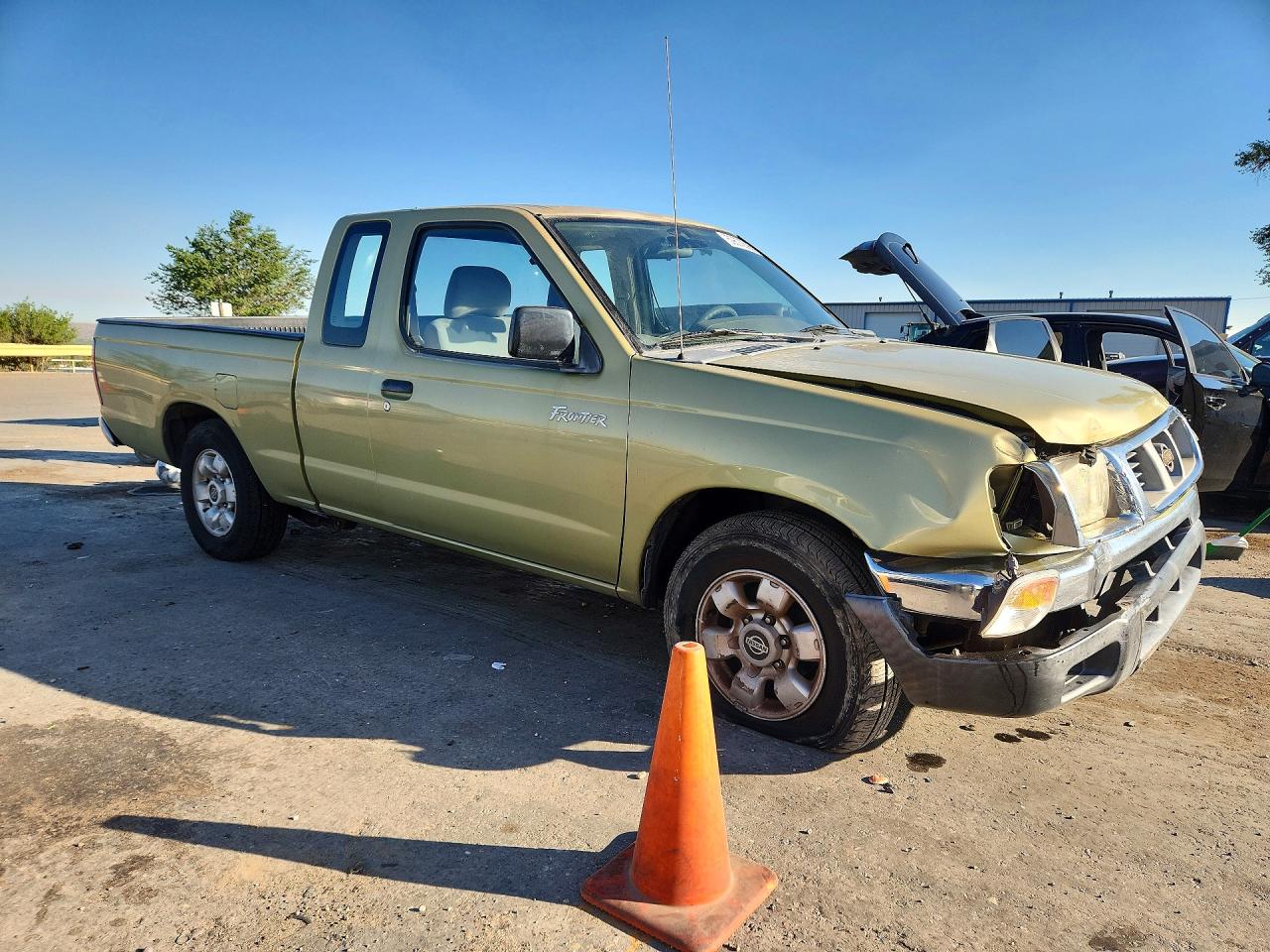 1998 Nissan Frontier Xe Золотой vin: 1N6DD26S2WC360613
