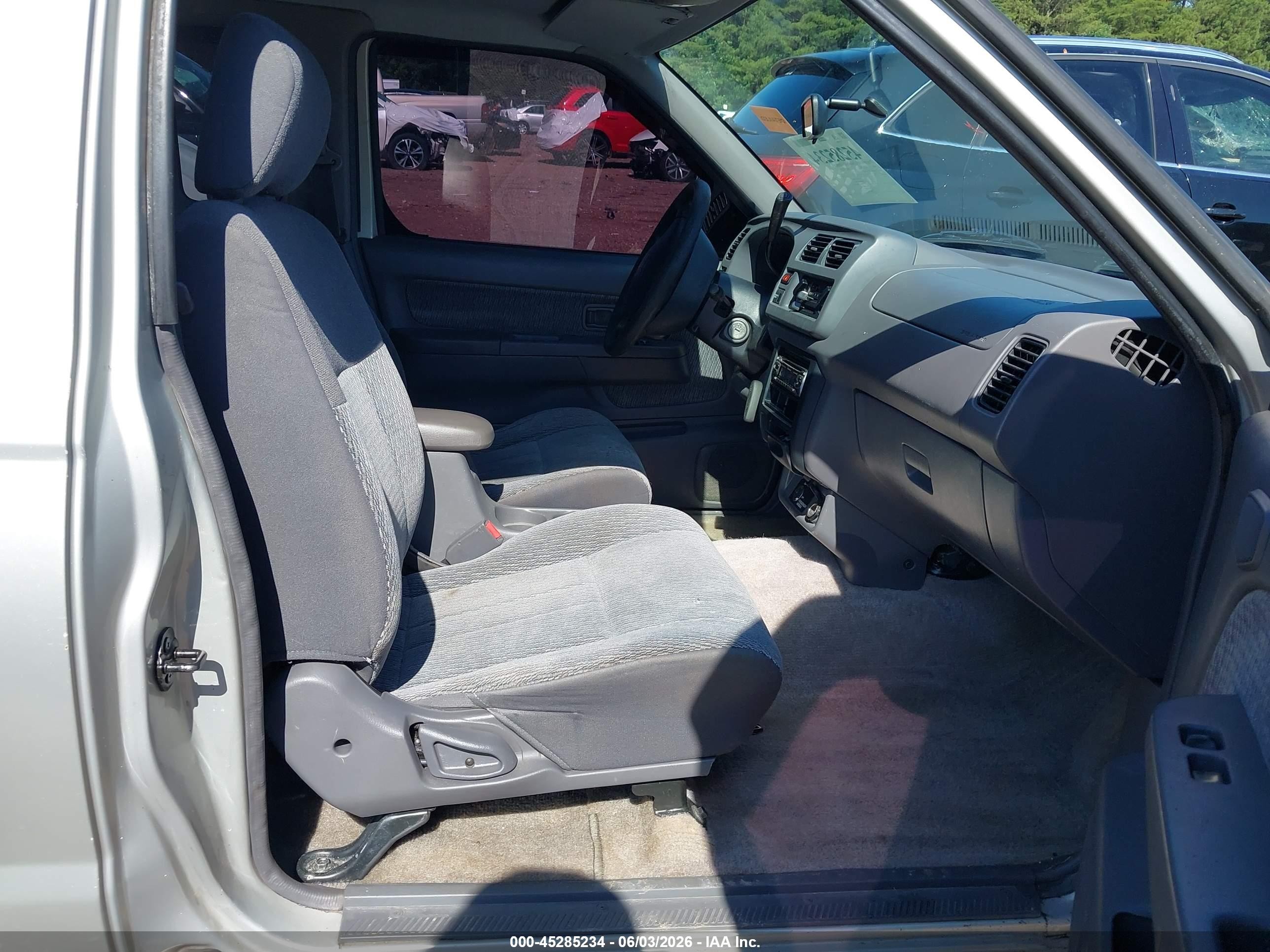 1998 Nissan Frontier Se/xe Silver vin: 1N6DD26S2WC385267