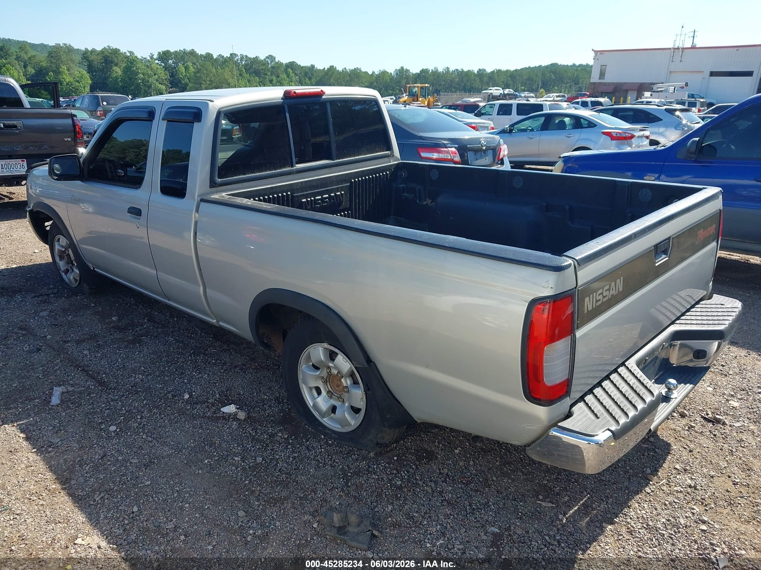1998 Nissan Frontier Se/xe Silver vin: 1N6DD26S2WC385267
