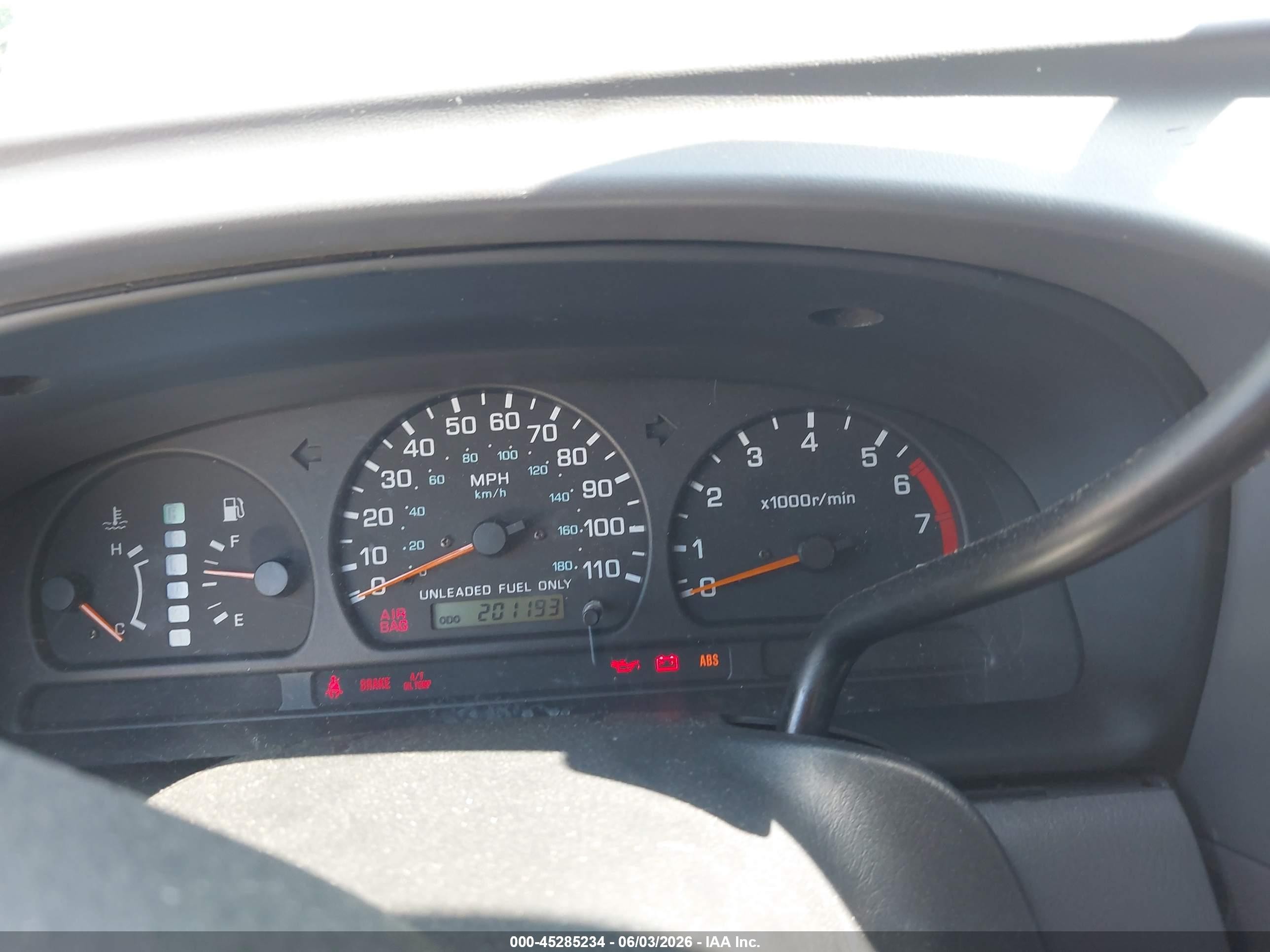 1998 Nissan Frontier Se/xe Silver vin: 1N6DD26S2WC385267