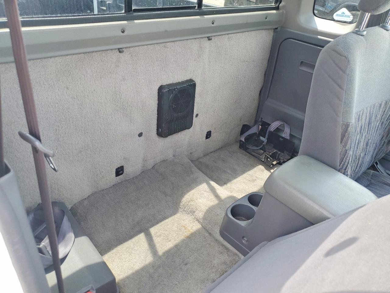 1999 Nissan Frontier Xe White vin: 1N6DD26S2XC343750