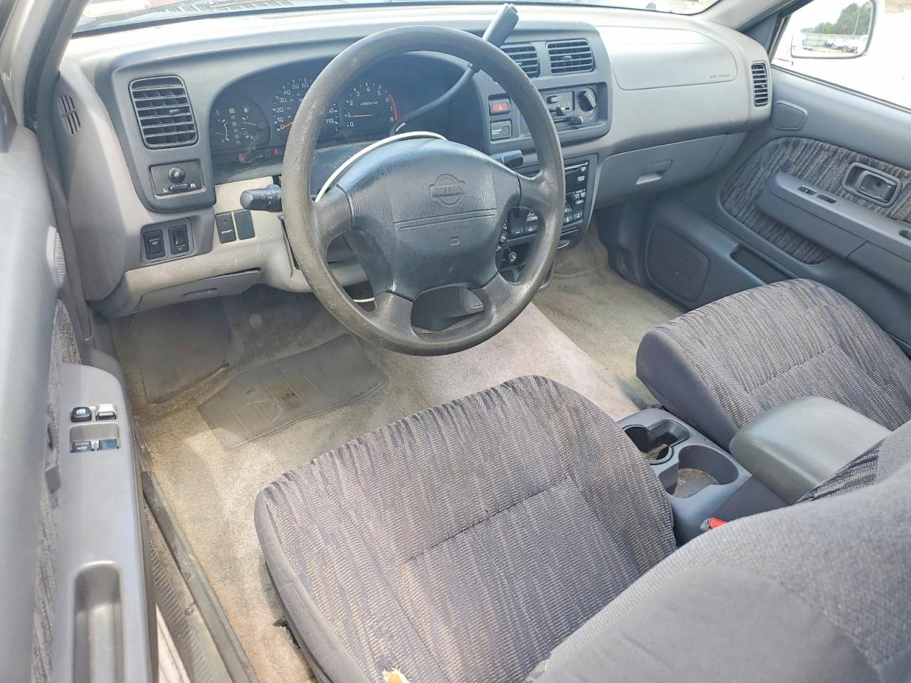 1999 Nissan Frontier Xe White vin: 1N6DD26S2XC343750