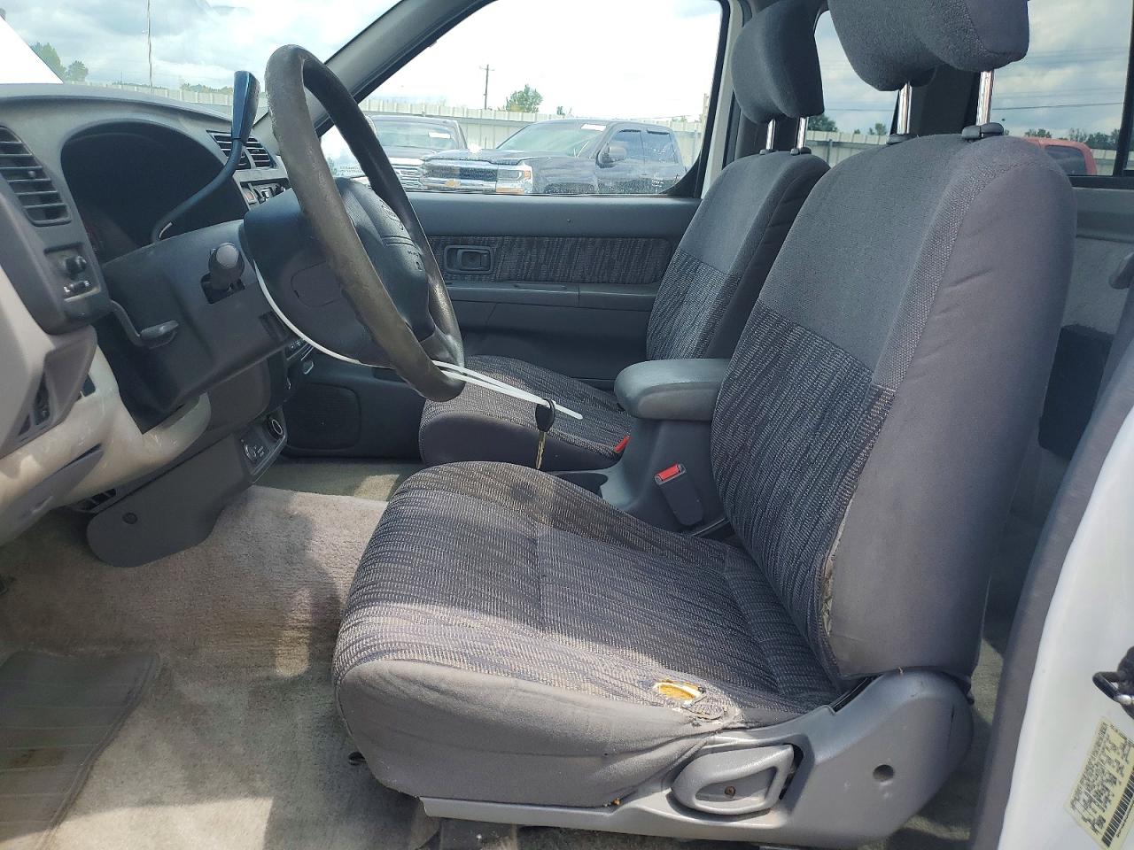 1999 Nissan Frontier Xe White vin: 1N6DD26S2XC343750