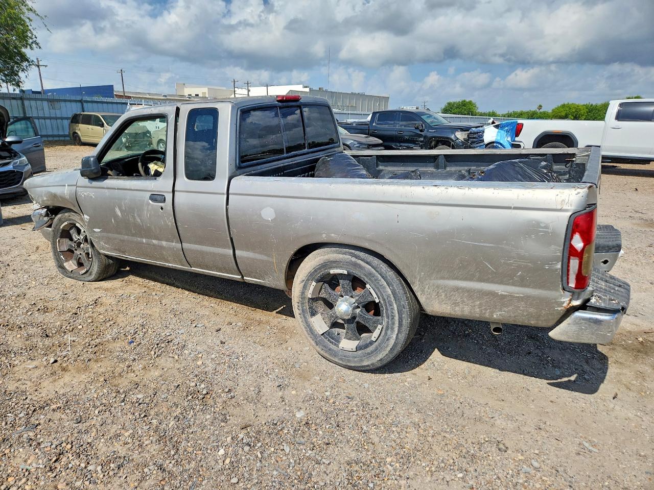 2000 Nissan Frontier King Cab Xe Brown vin: 1N6DD26S2YC358203