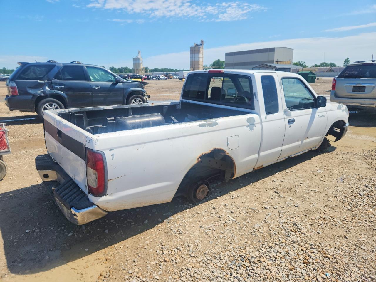 1999 Nissan Frontier Xe Белый vin: 1N6DD26S3XC319795