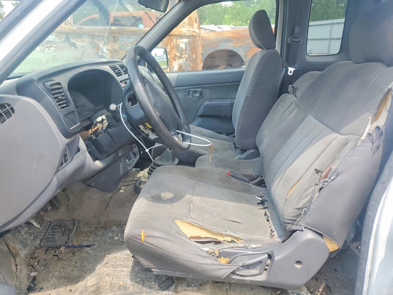 1999 Nissan Frontier Xe Белый vin: 1N6DD26S3XC319795