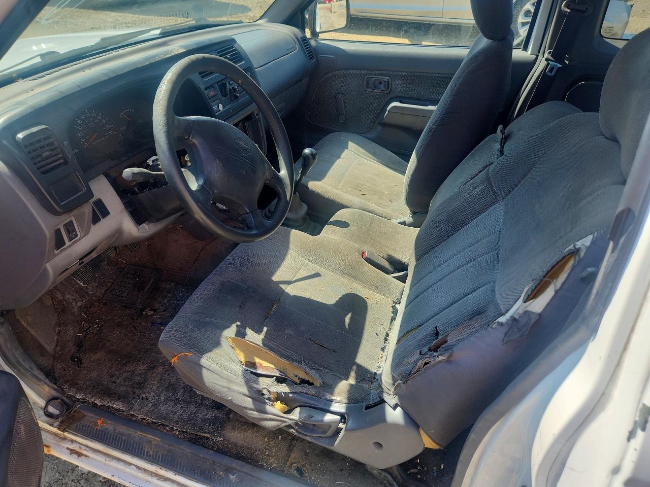 1999 Nissan Frontier Xe Белый vin: 1N6DD26S3XC319795