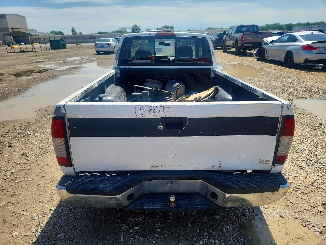 1999 Nissan Frontier Xe Белый vin: 1N6DD26S3XC319795
