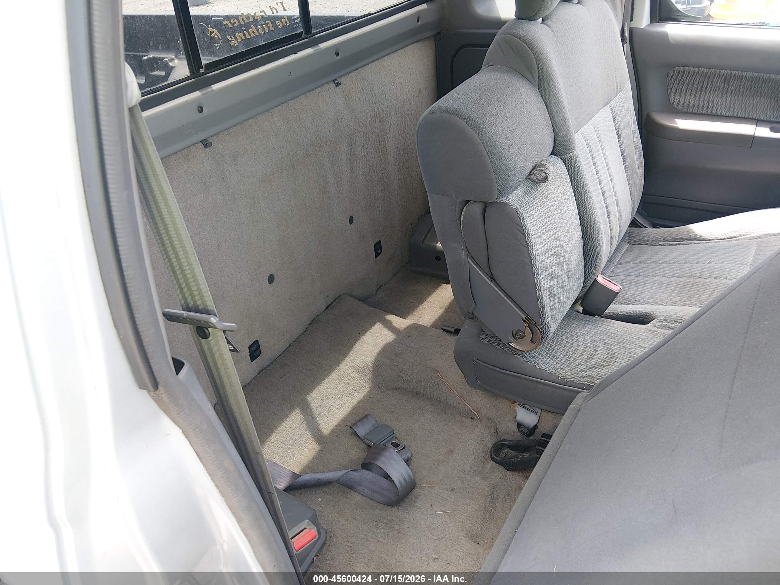 2000 Nissan Frontier Xe Silver vin: 1N6DD26S3YC353785