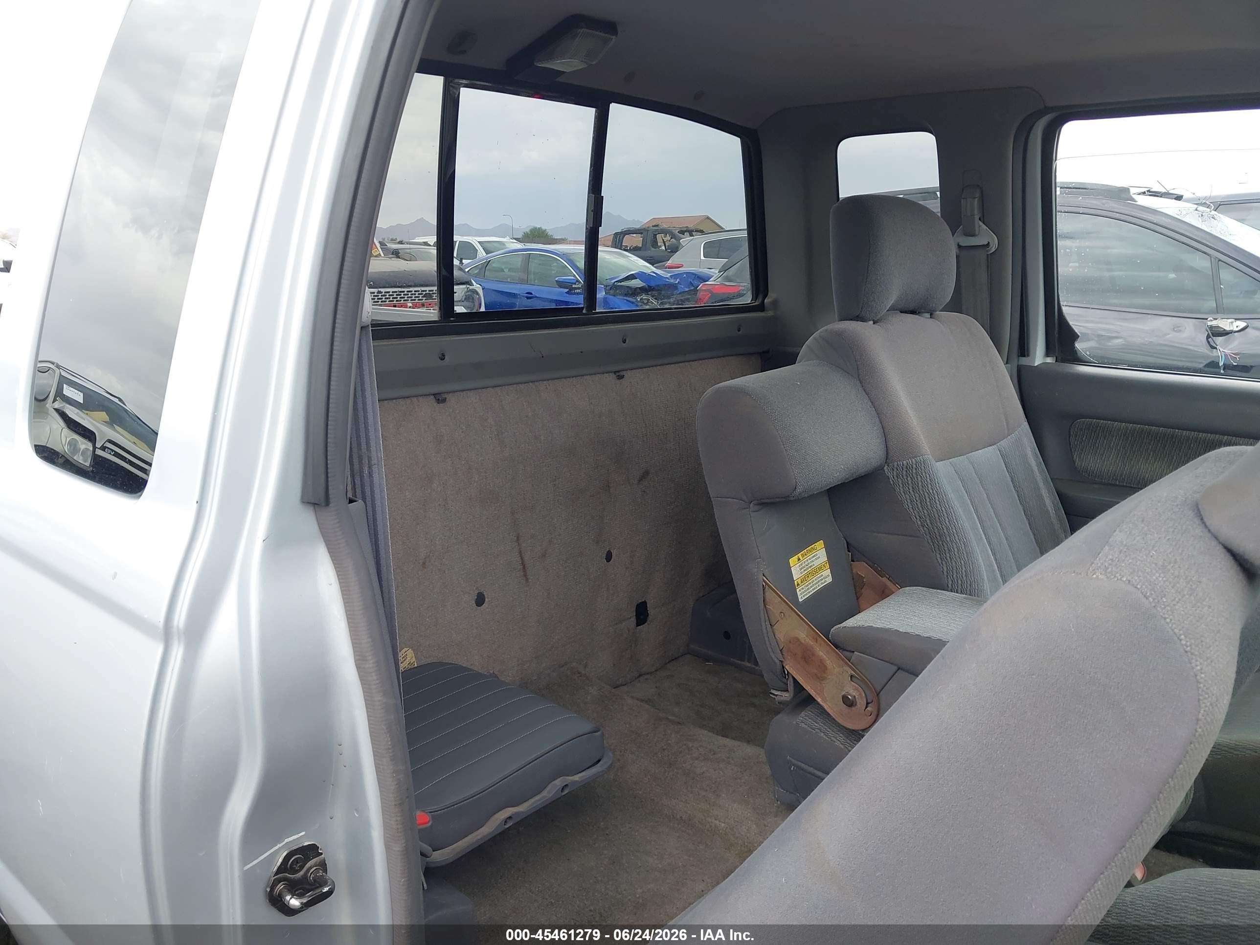 2000 Nissan Frontier Xe Silver vin: 1N6DD26S3YC435256