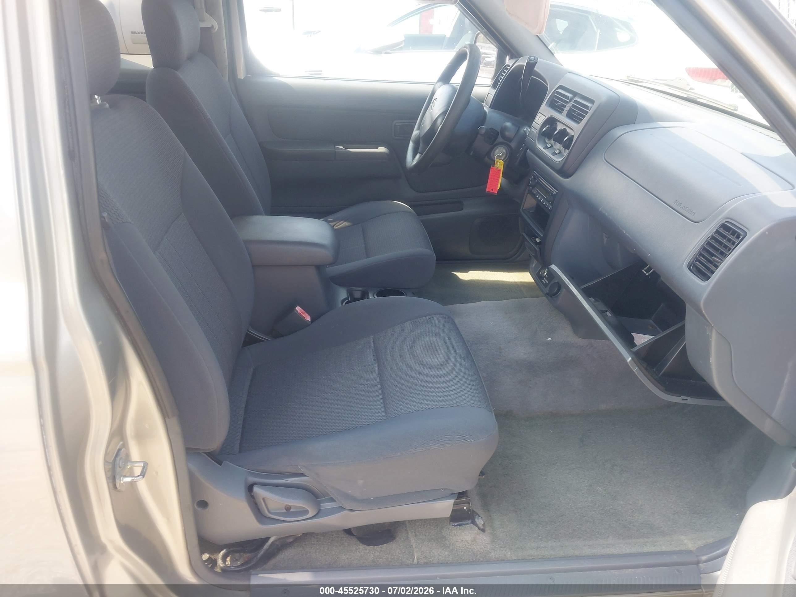 2001 Nissan Frontier Xe Gray vin: 1N6DD26S41C393623