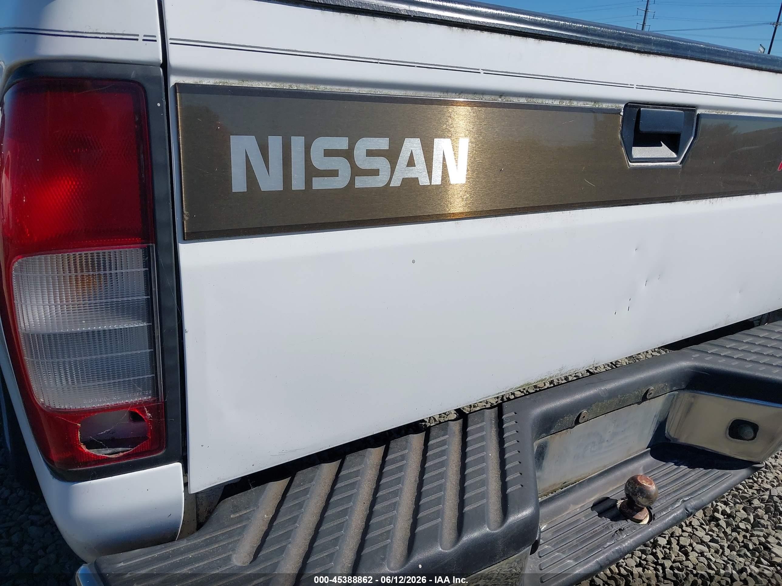 1998 Nissan Frontier Se/xe White vin: 1N6DD26S4WC387697