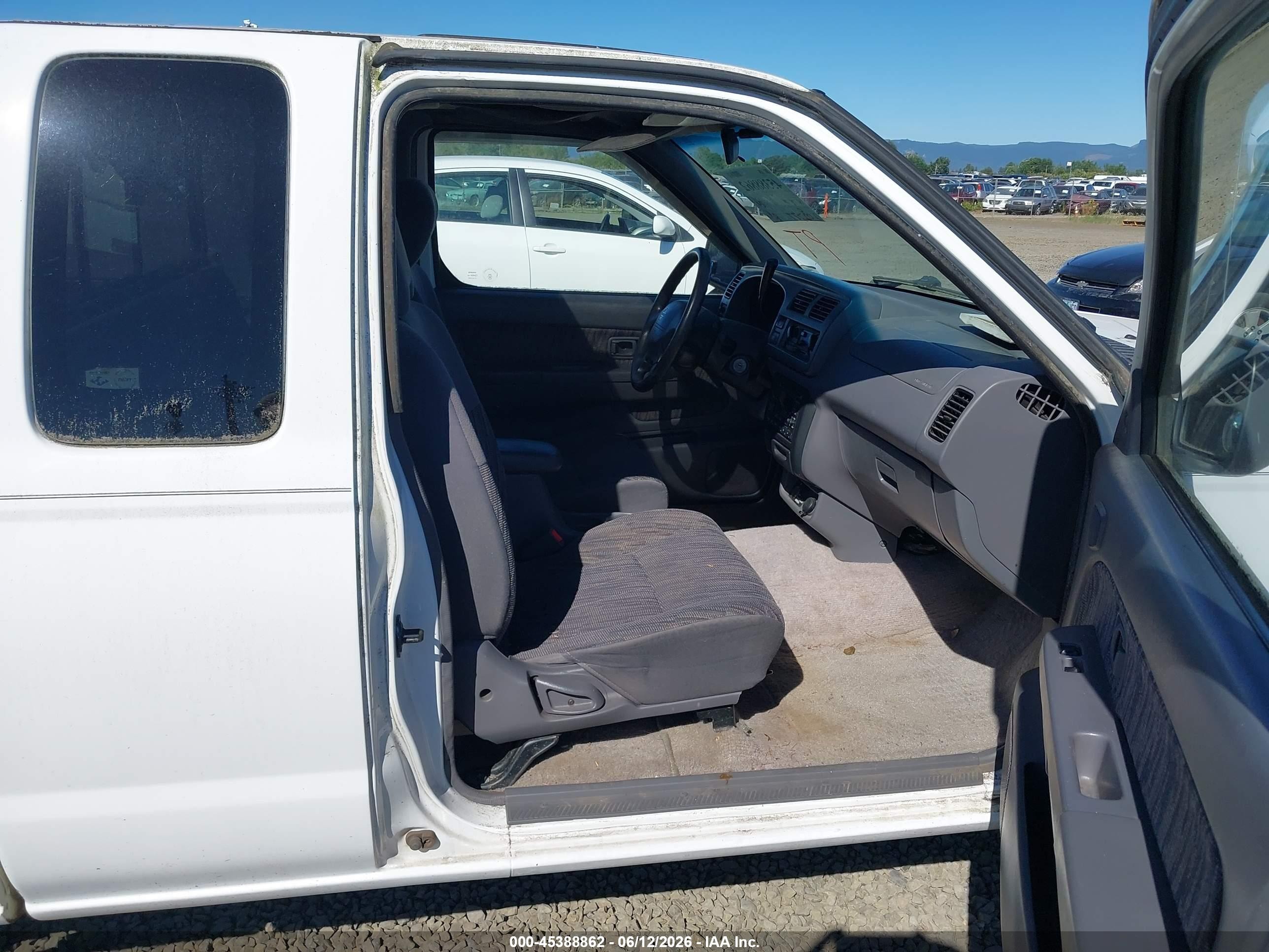 1998 Nissan Frontier Se/xe White vin: 1N6DD26S4WC387697