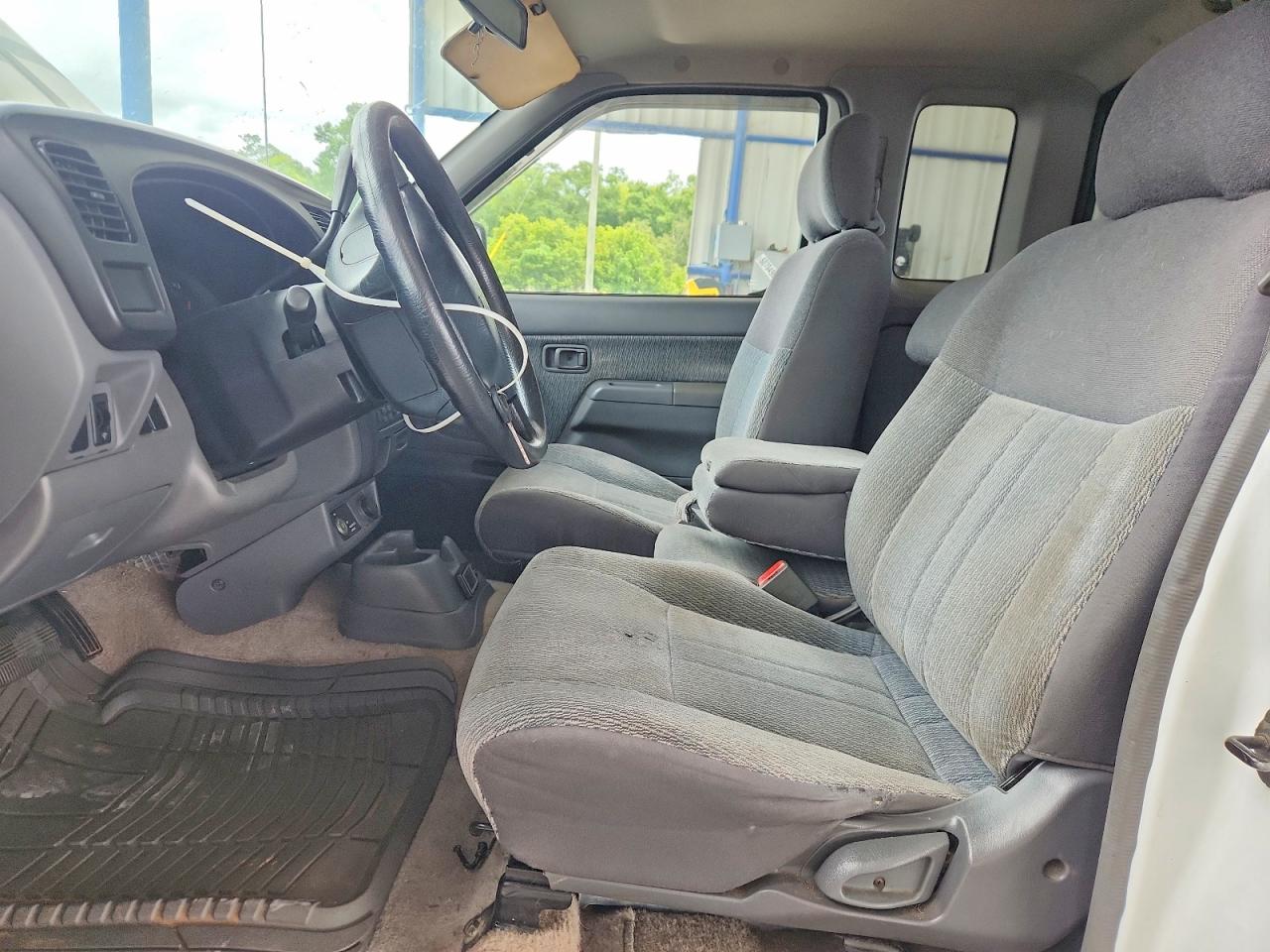 2000 Nissan Frontier Xe White vin: 1N6DD26S4YC396144