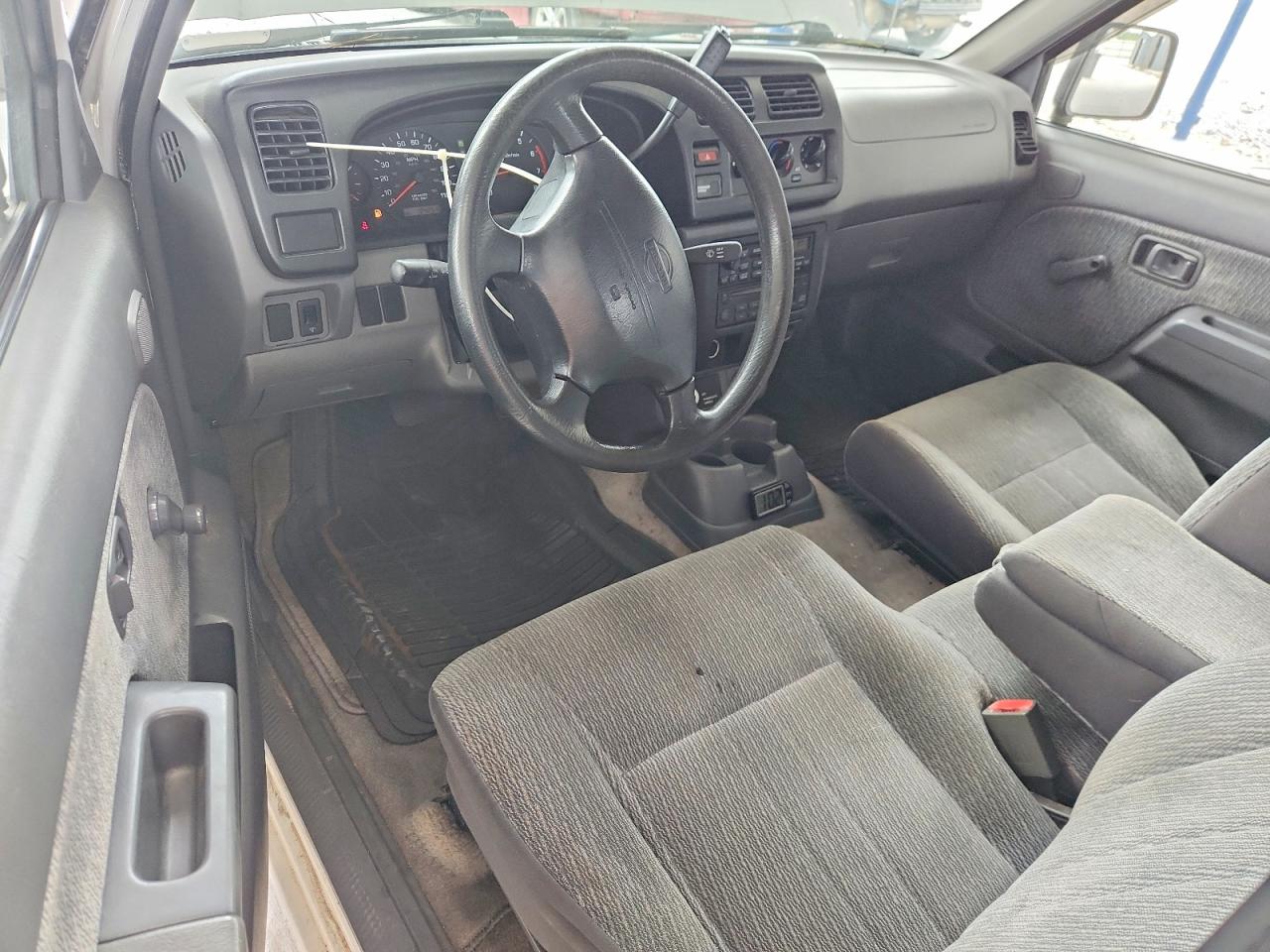 2000 Nissan Frontier Xe White vin: 1N6DD26S4YC396144