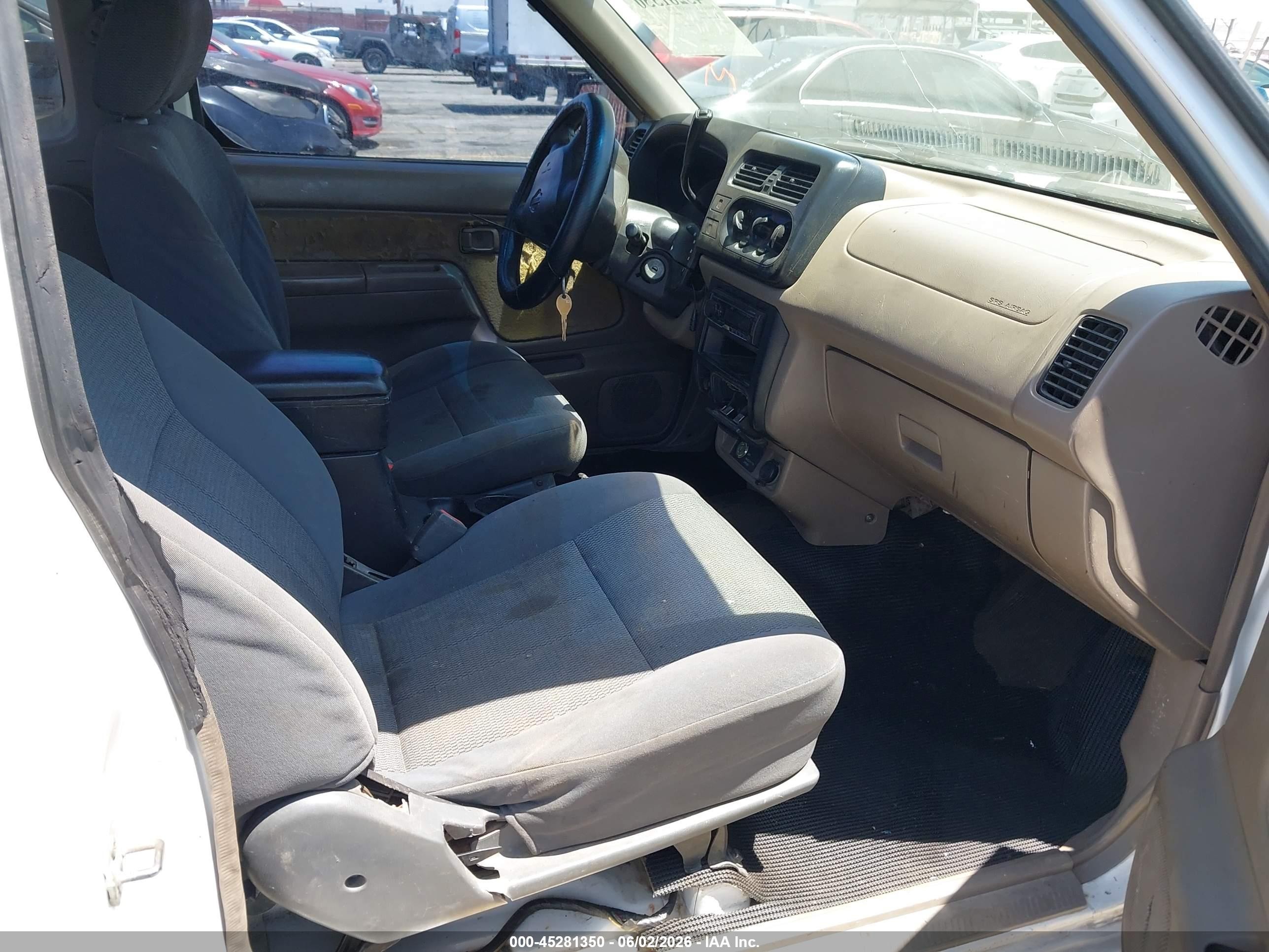 2001 Nissan Frontier Xe White vin: 1N6DD26S61C330846