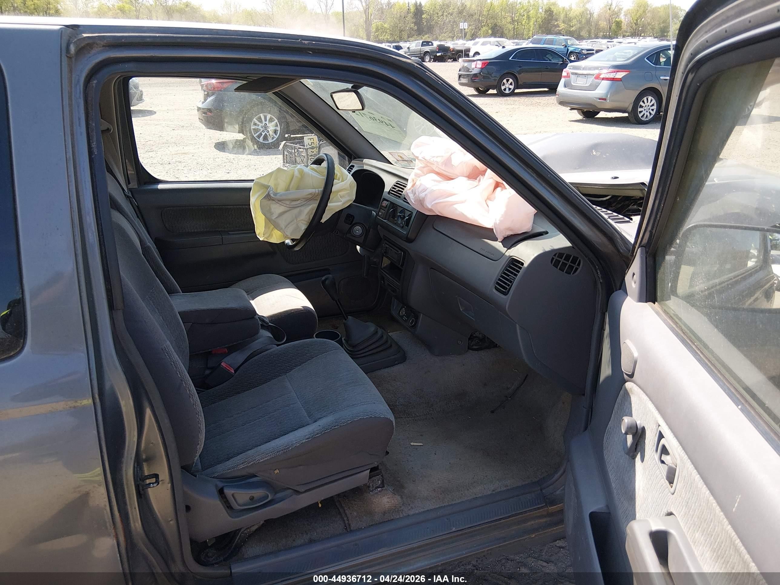 2000 Nissan Frontier Xe Gray vin: 1N6DD26S6YC417835