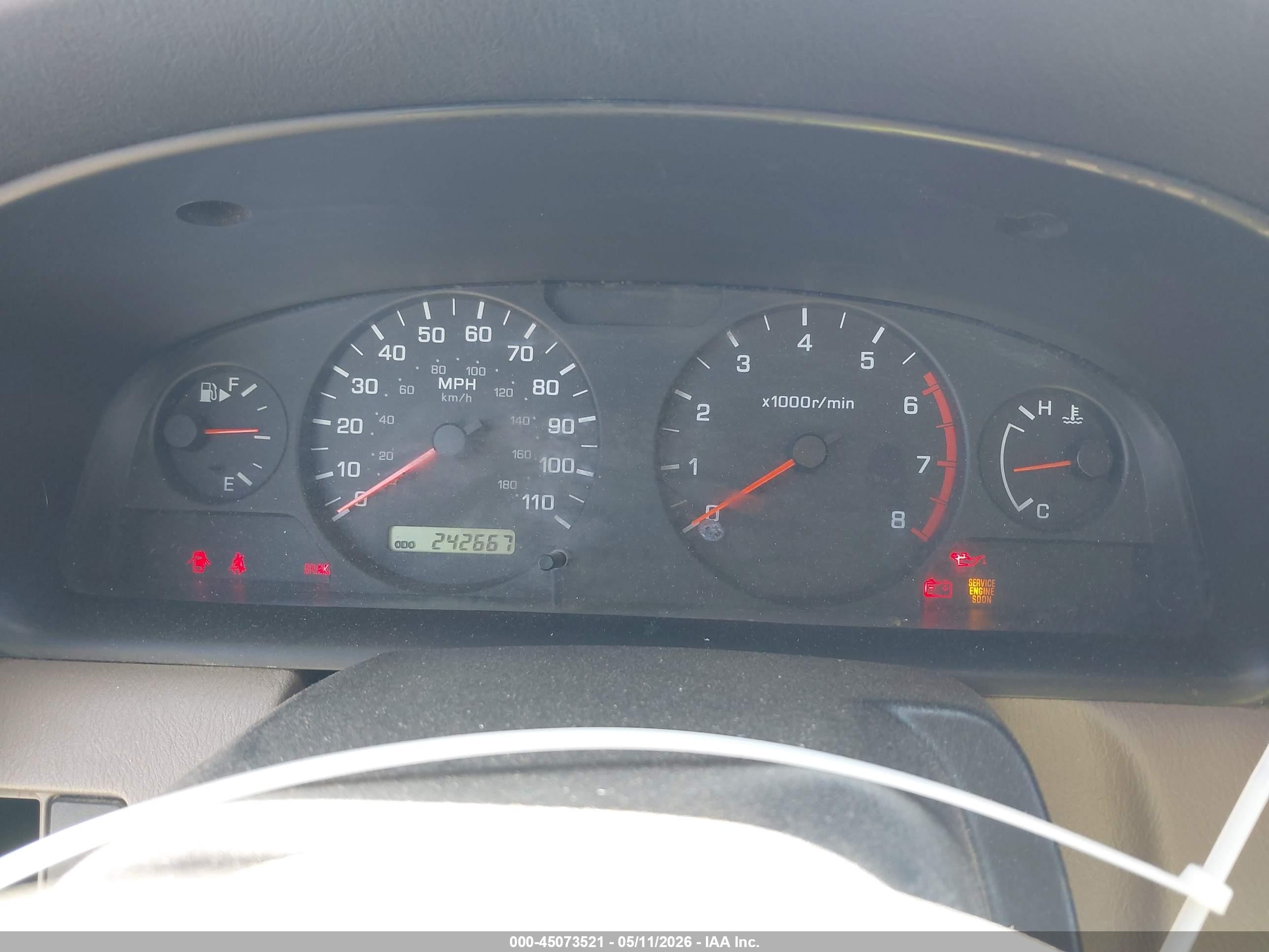 2001 Nissan Frontier Xe White vin: 1N6DD26S71C340611