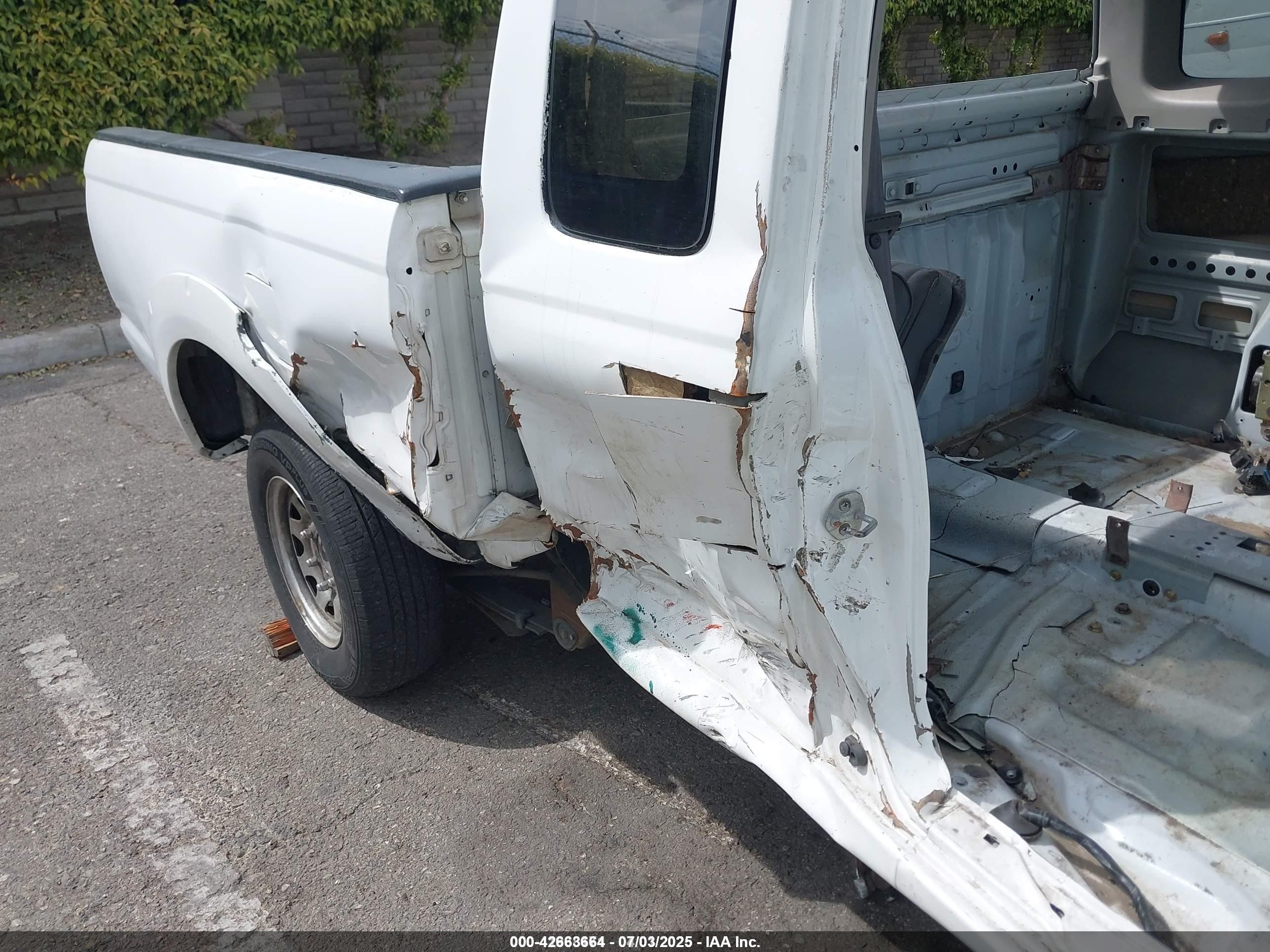 2001 Nissan Frontier Xe White vin: 1N6DD26S71C343086