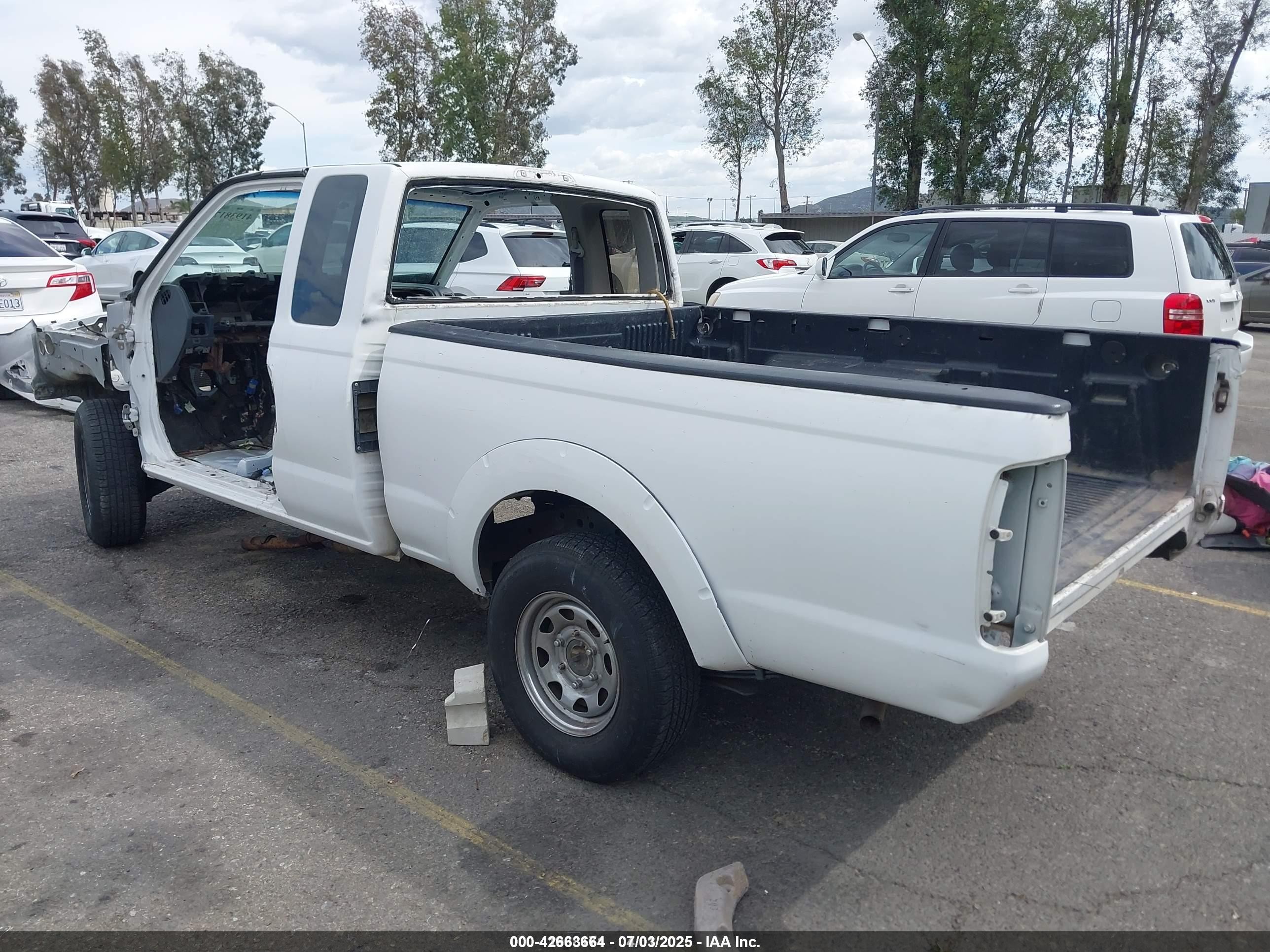 2001 Nissan Frontier Xe White vin: 1N6DD26S71C343086