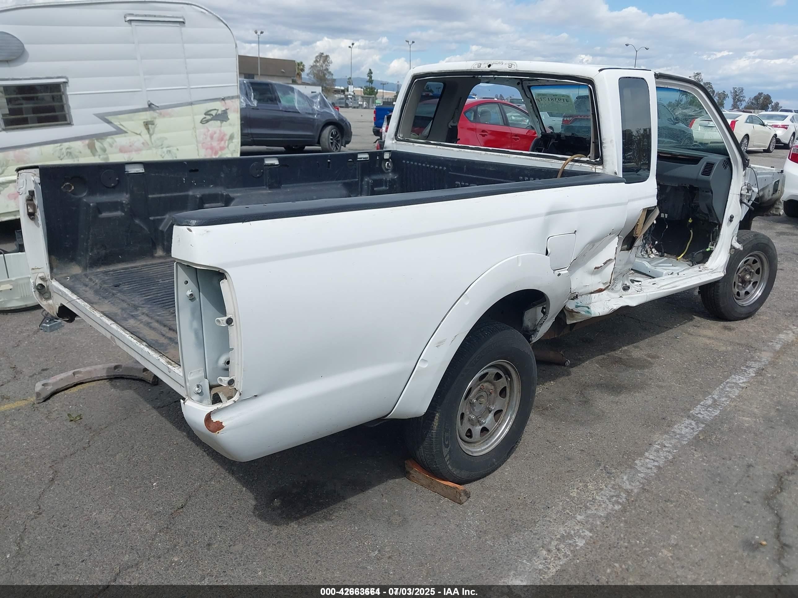 2001 Nissan Frontier Xe White vin: 1N6DD26S71C343086