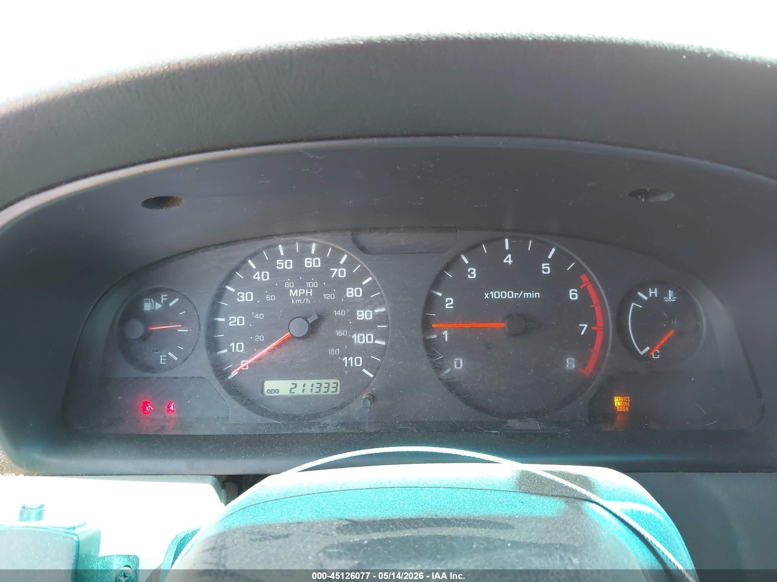 2001 Nissan Frontier Xe Красный vin: 1N6DD26S71C365833