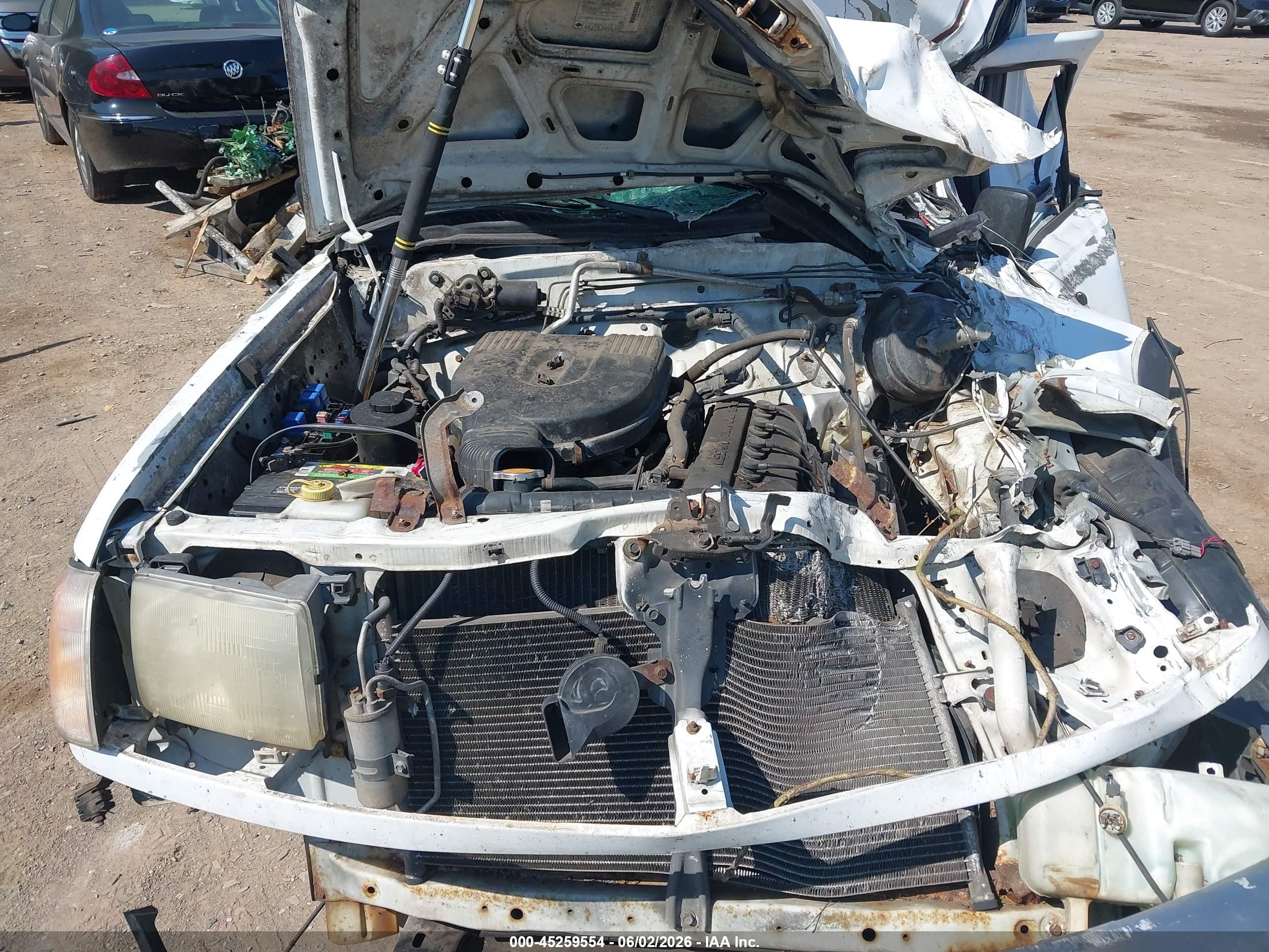 1998 Nissan Frontier Se/xe White vin: 1N6DD26S7WC387712