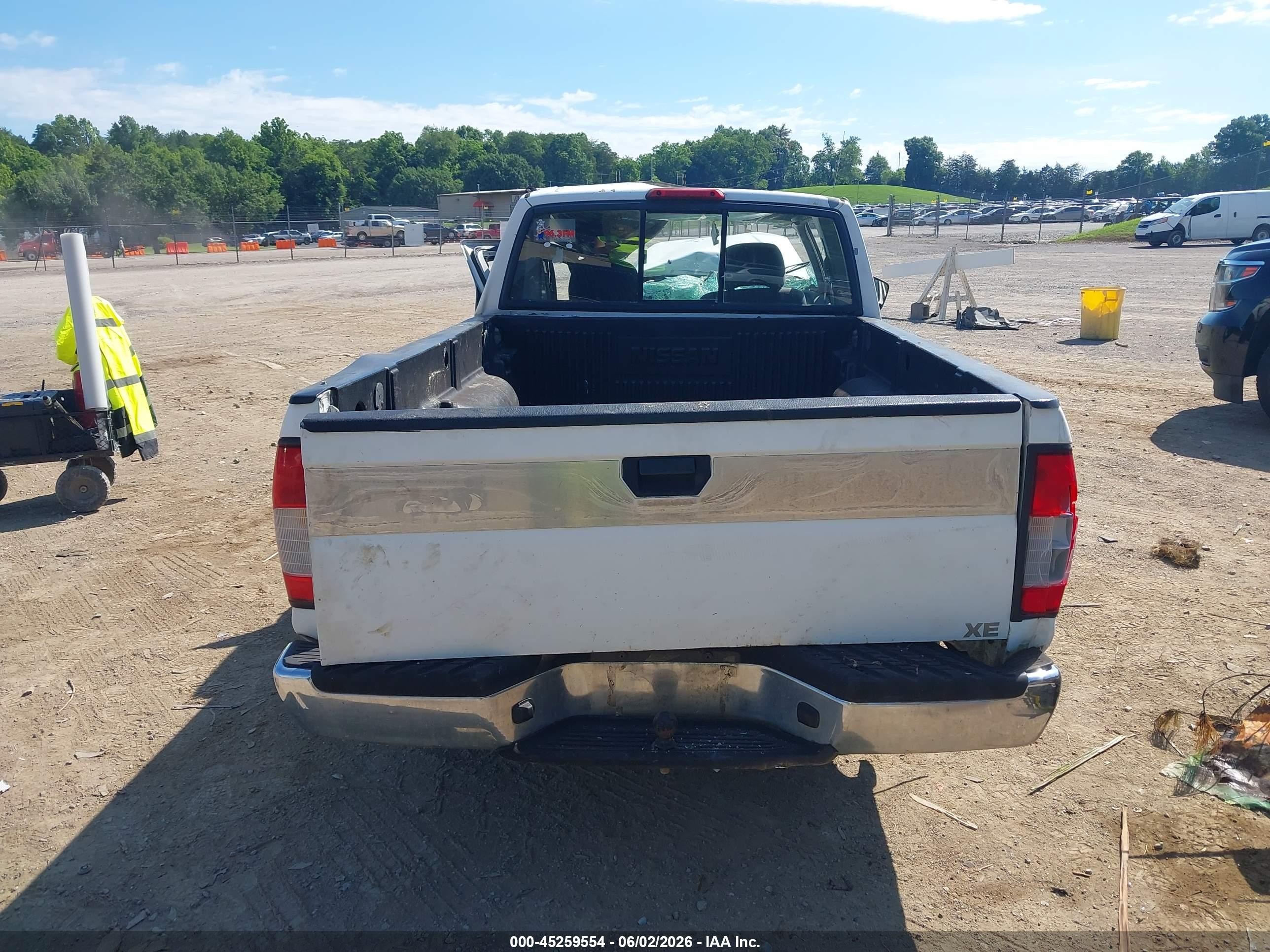 1998 Nissan Frontier Se/xe White vin: 1N6DD26S7WC387712