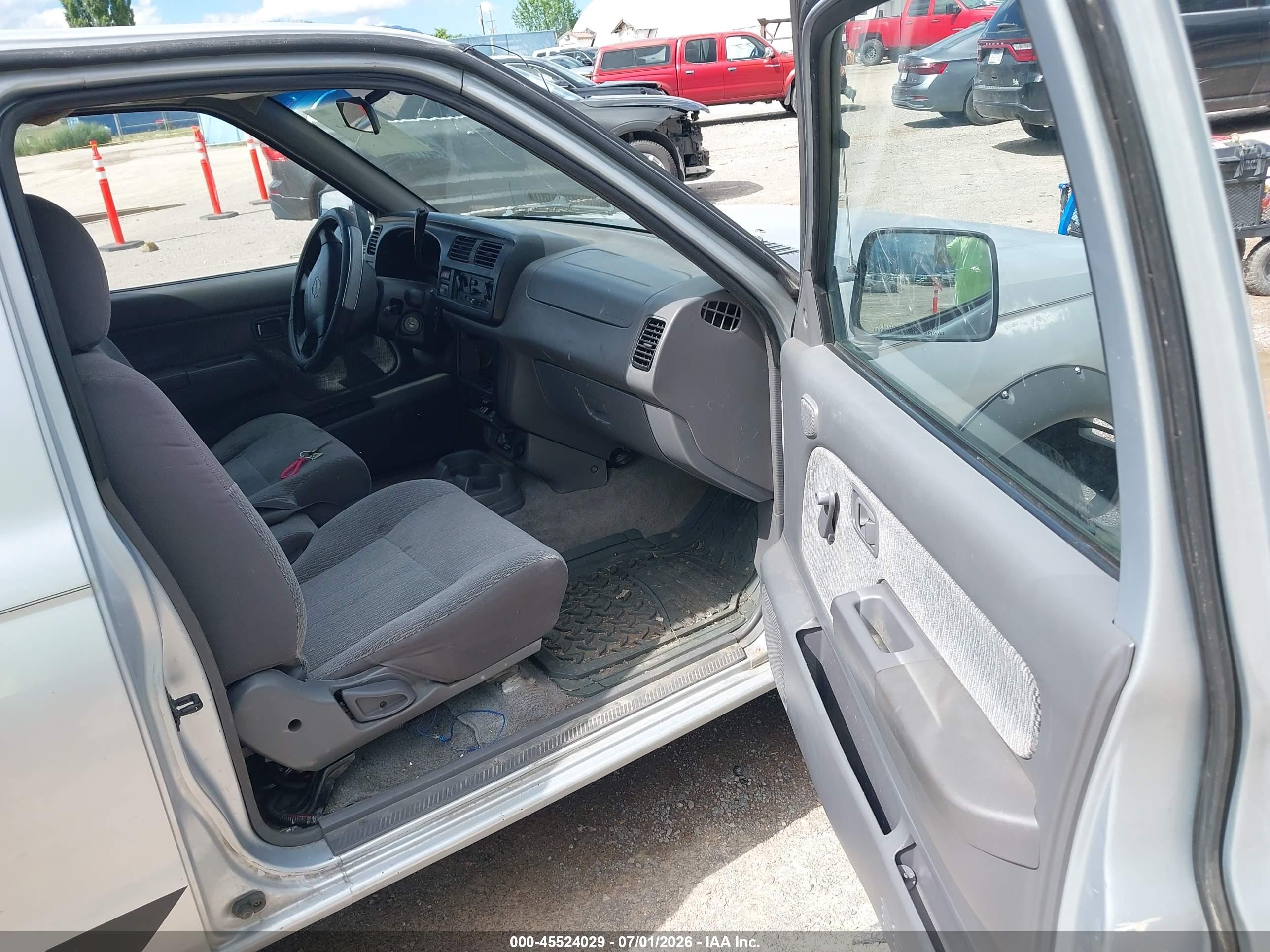 2000 Nissan Frontier Xe Silver vin: 1N6DD26S7YC332602