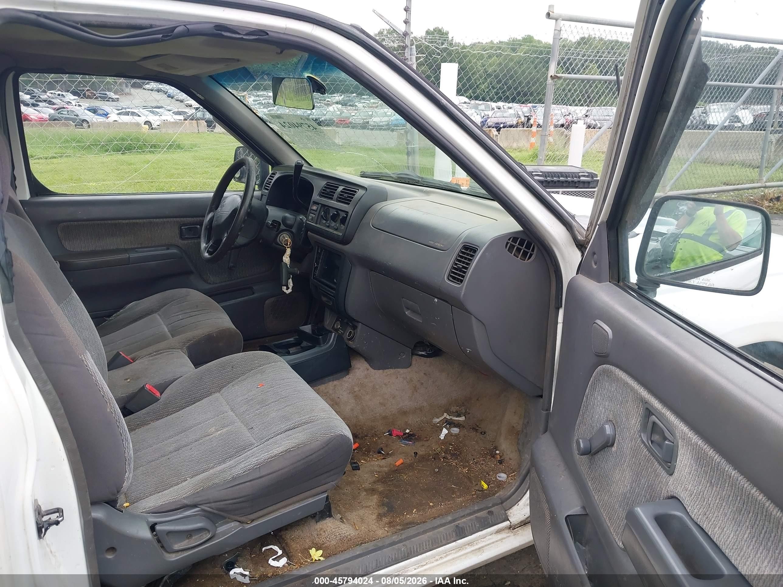 2000 Nissan Frontier Xe White vin: 1N6DD26S7YC430237