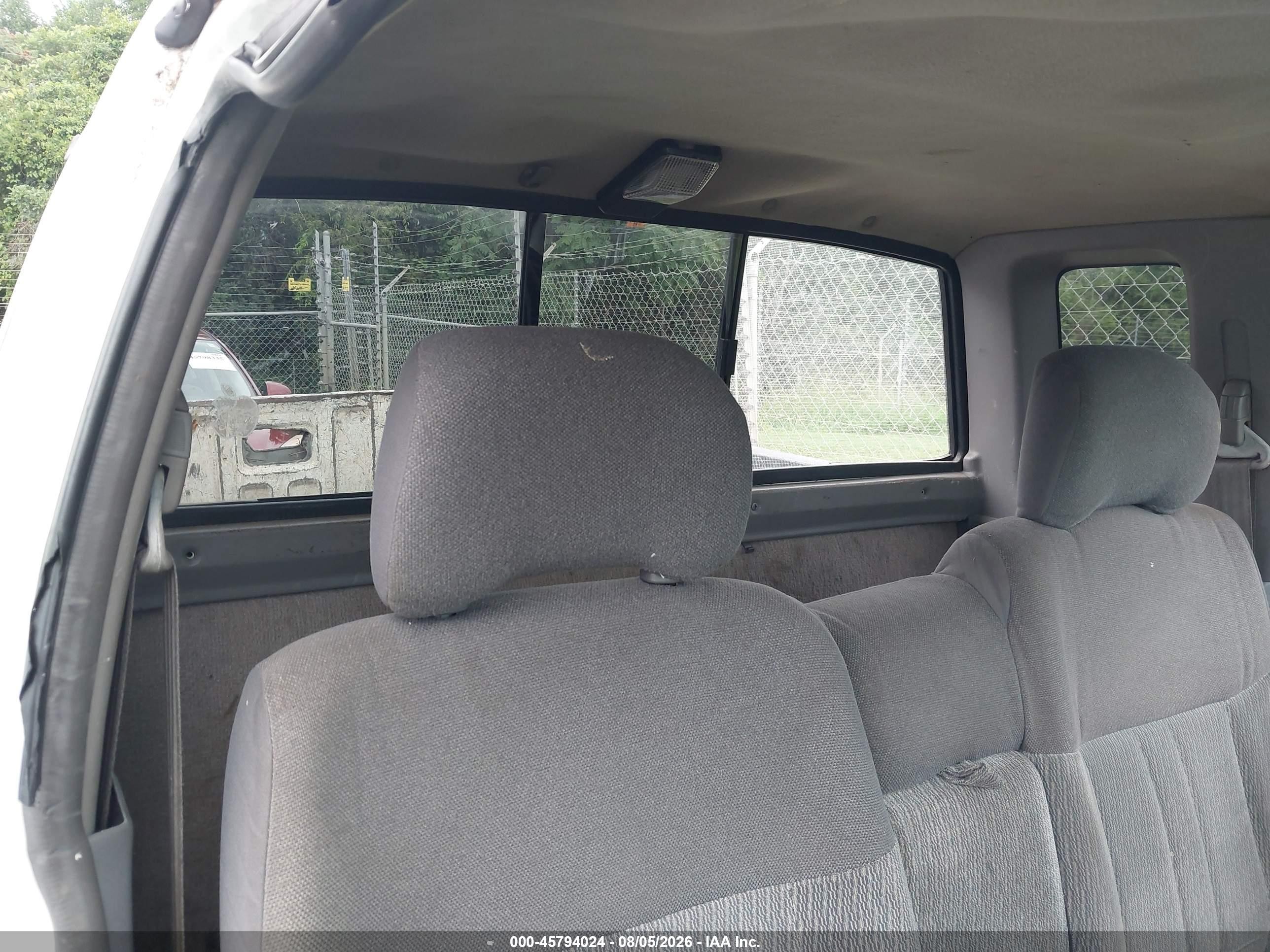 2000 Nissan Frontier Xe White vin: 1N6DD26S7YC430237
