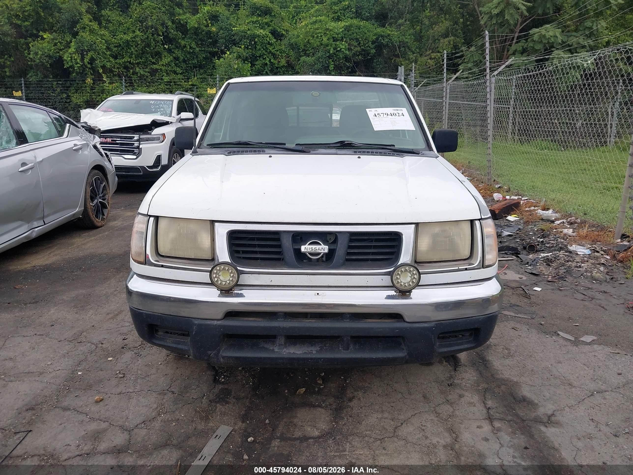 2000 Nissan Frontier Xe White vin: 1N6DD26S7YC430237