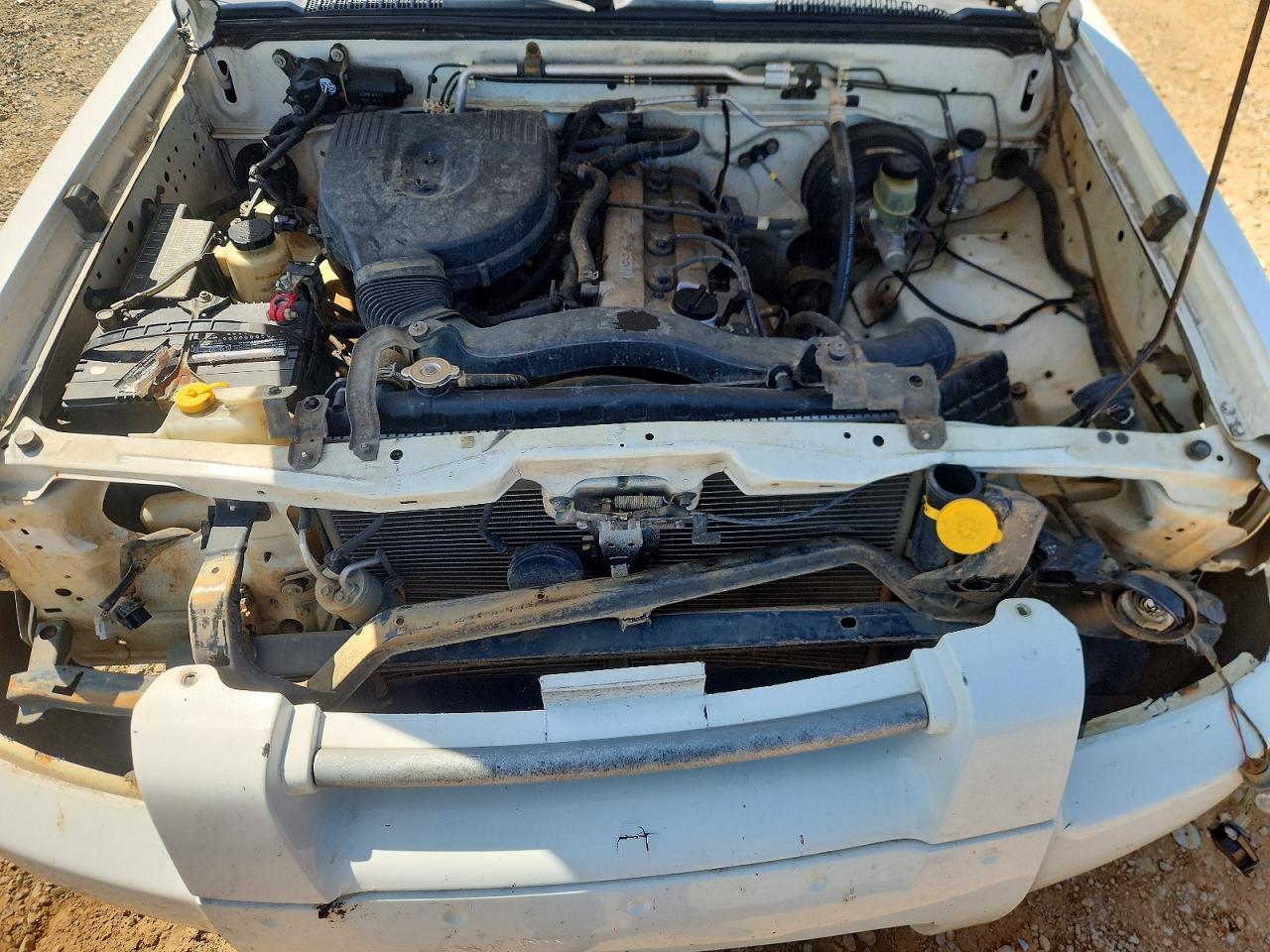 2002 Nissan Frontier Standard Белый vin: 1N6DD26S82C375868