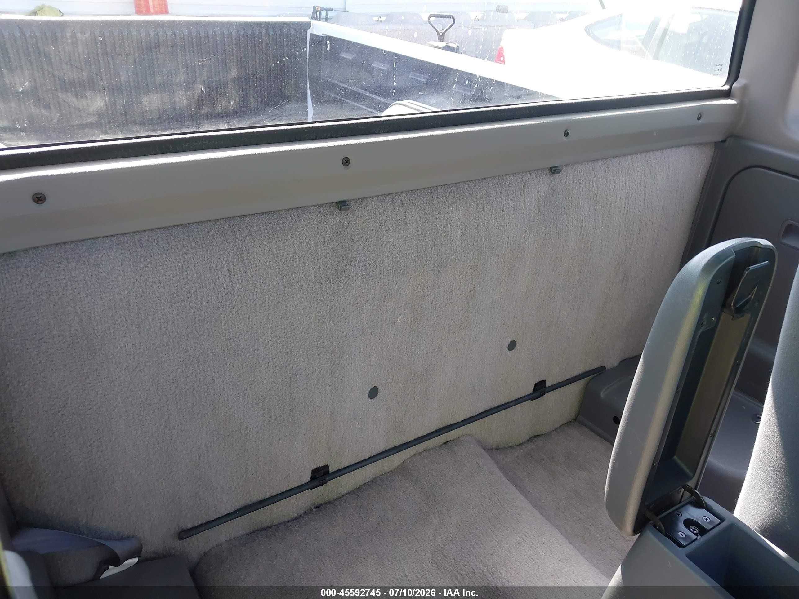 1998 Nissan Frontier Se/xe White vin: 1N6DD26S8WC329849