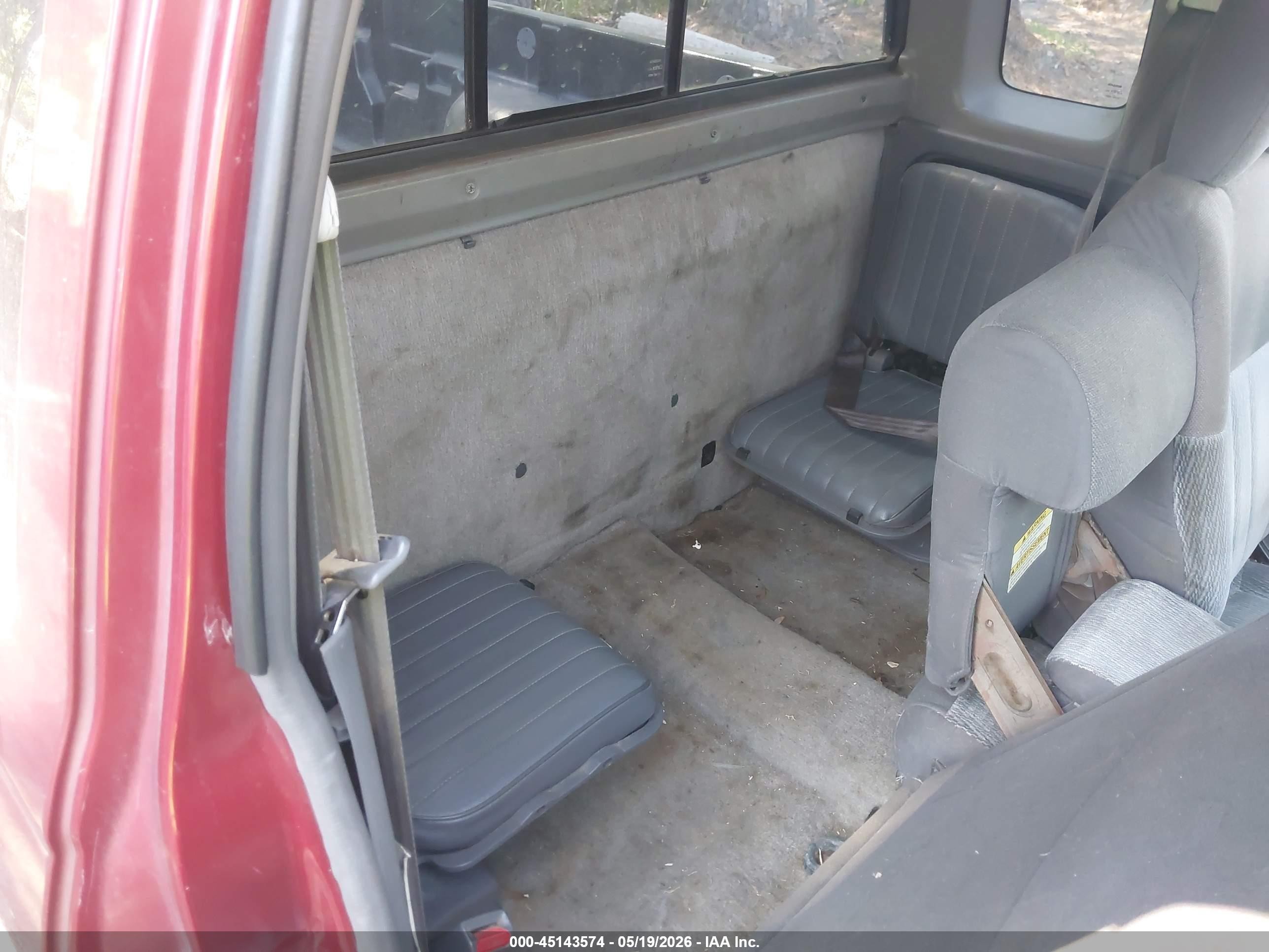 2000 Nissan Frontier Xe Red vin: 1N6DD26S8YC427170