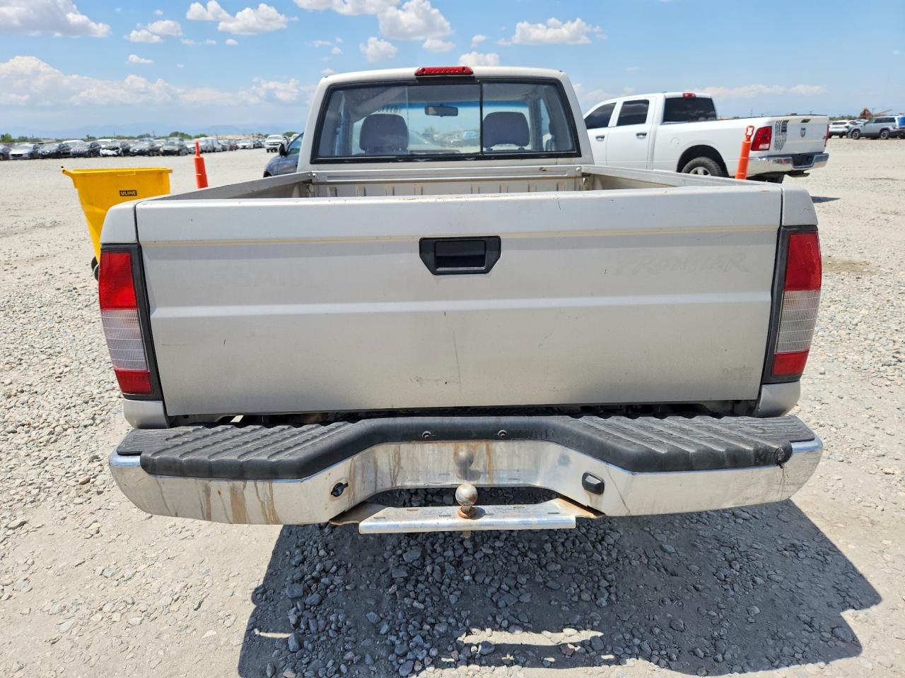 1998 Nissan Frontier King Cab Xe/king Cab Se Silver vin: 1N6DD26S9WC367168