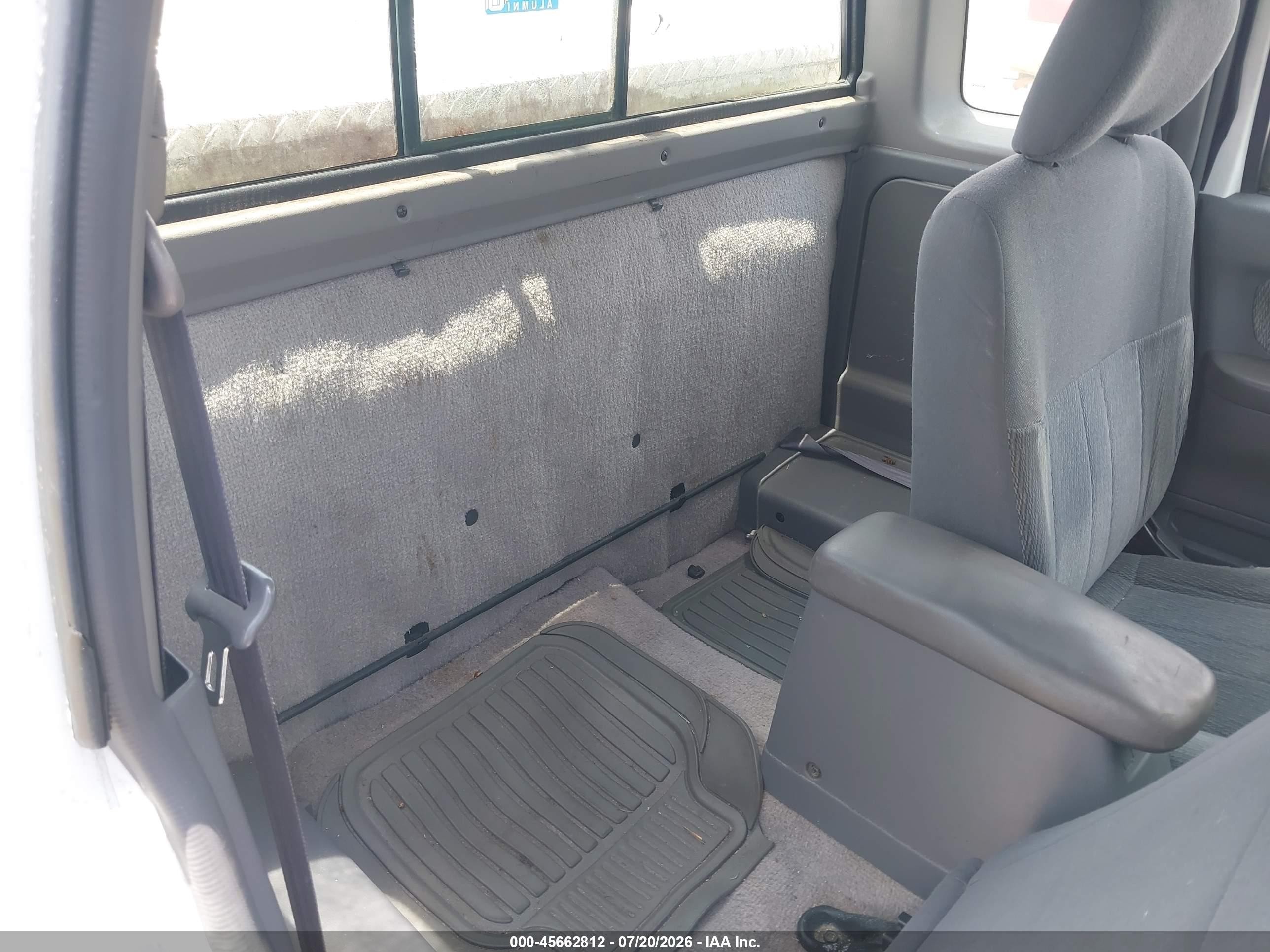 1998 Nissan Frontier Se/xe White vin: 1N6DD26S9WC389557
