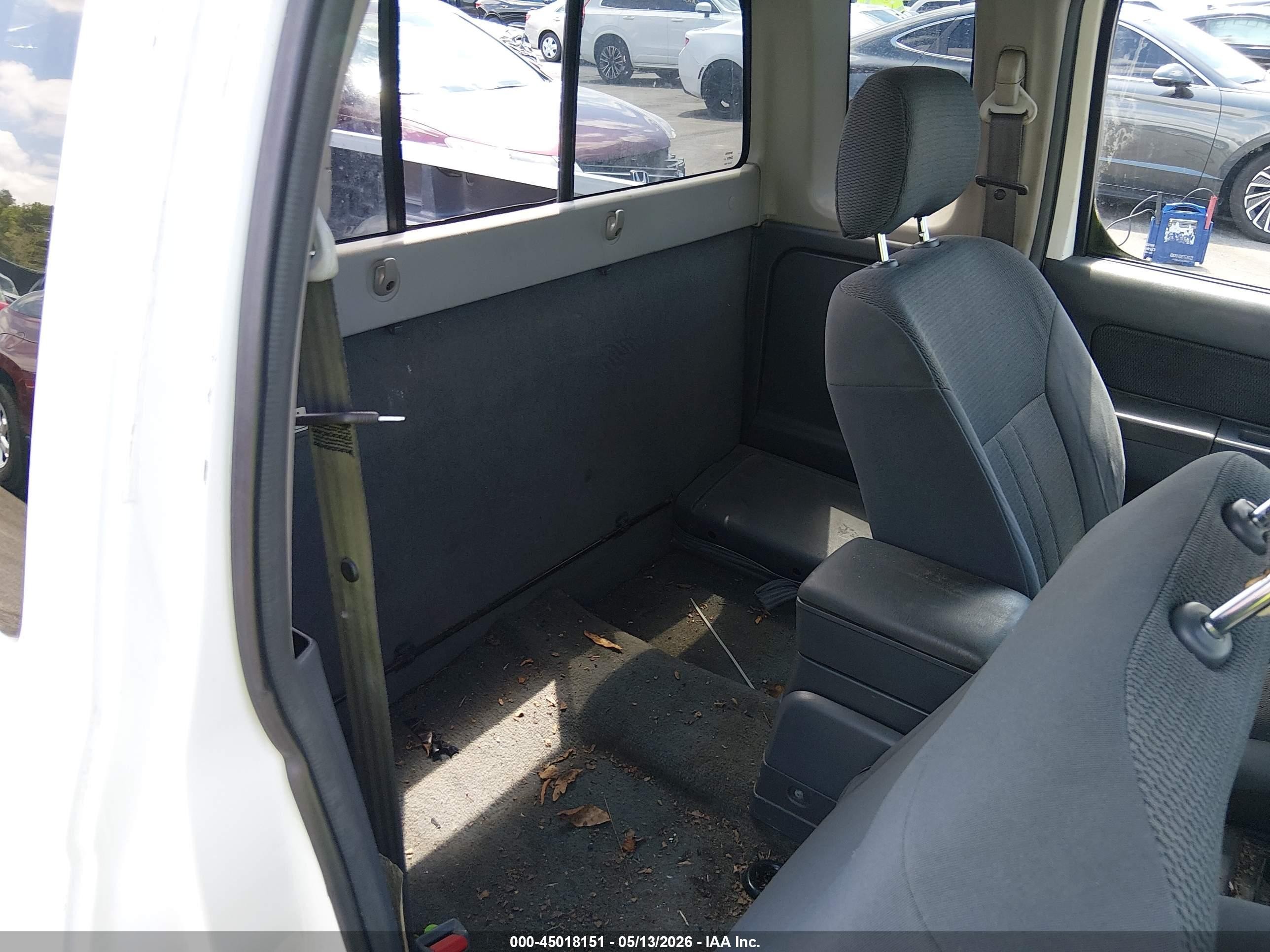 2002 Nissan Frontier Xe Белый vin: 1N6DD26SX2C314361