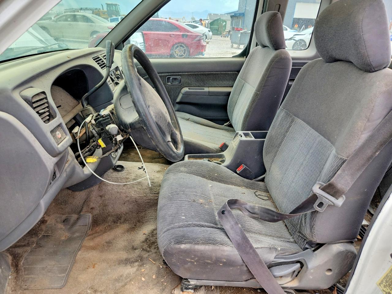 1998 Nissan Frontier Xe Белый vin: 1N6DD26SXWC391205