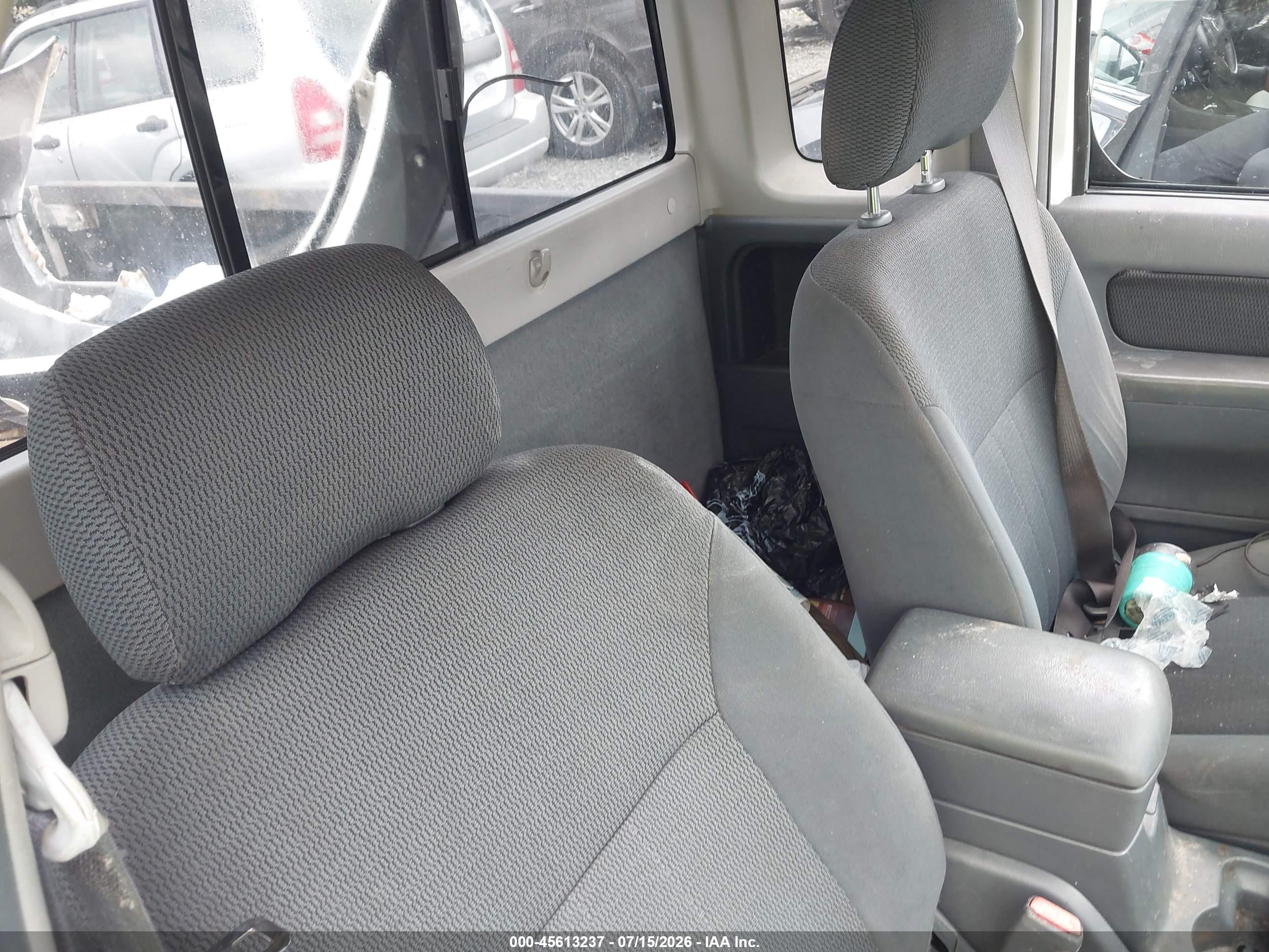 2004 Nissan Frontier Xe White vin: 1N6DD26T14C477718