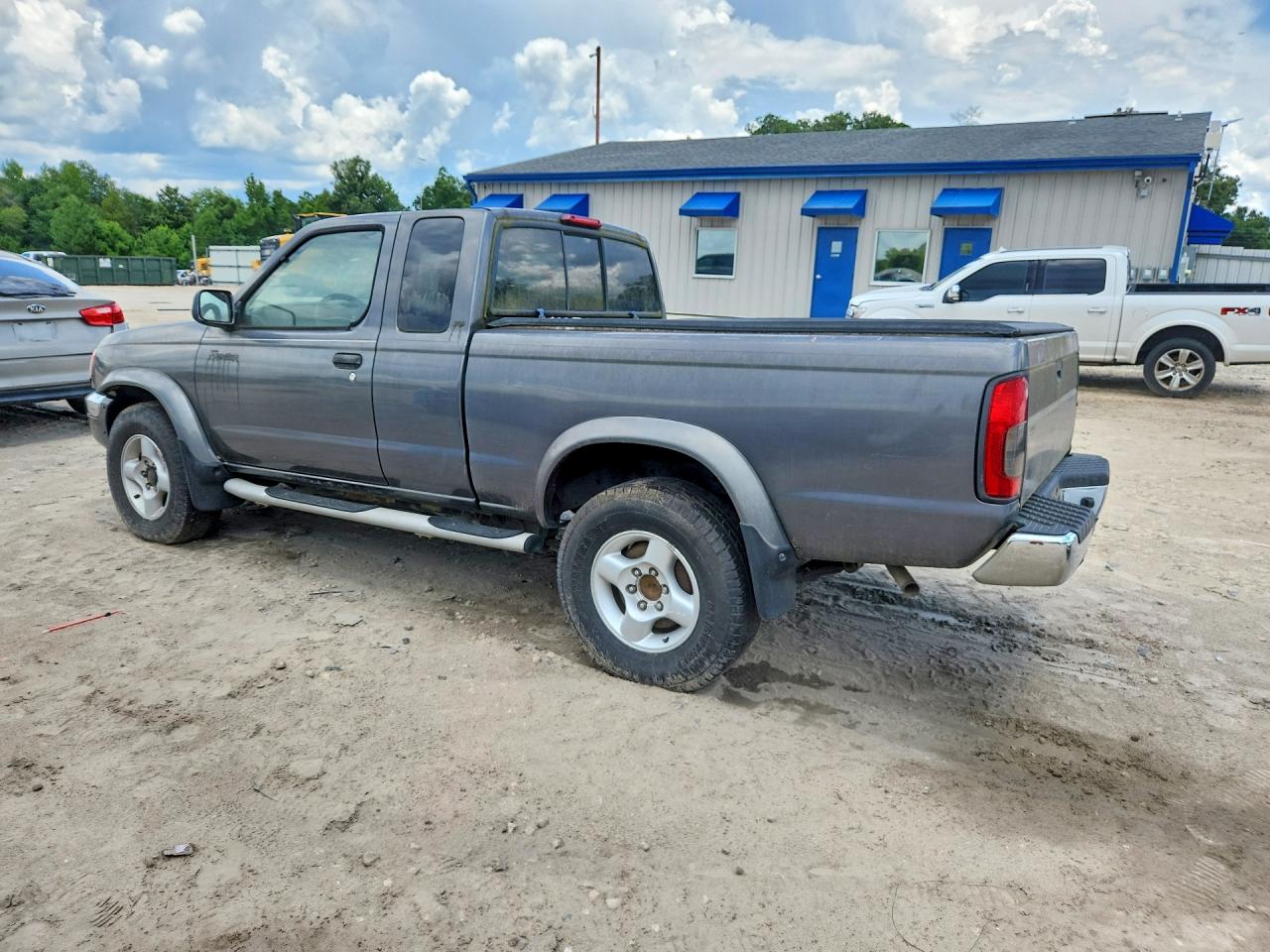 2000 Nissan Frontier Xe Desert Runner Gray vin: 1N6ED26T8YC329303