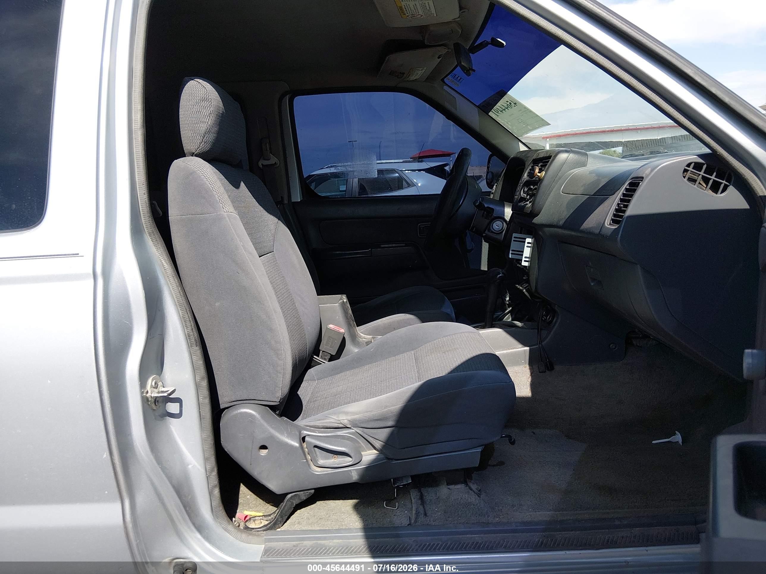 2001 Nissan Frontier Xe-v6 Silver vin: 1N6ED26Y01C387648