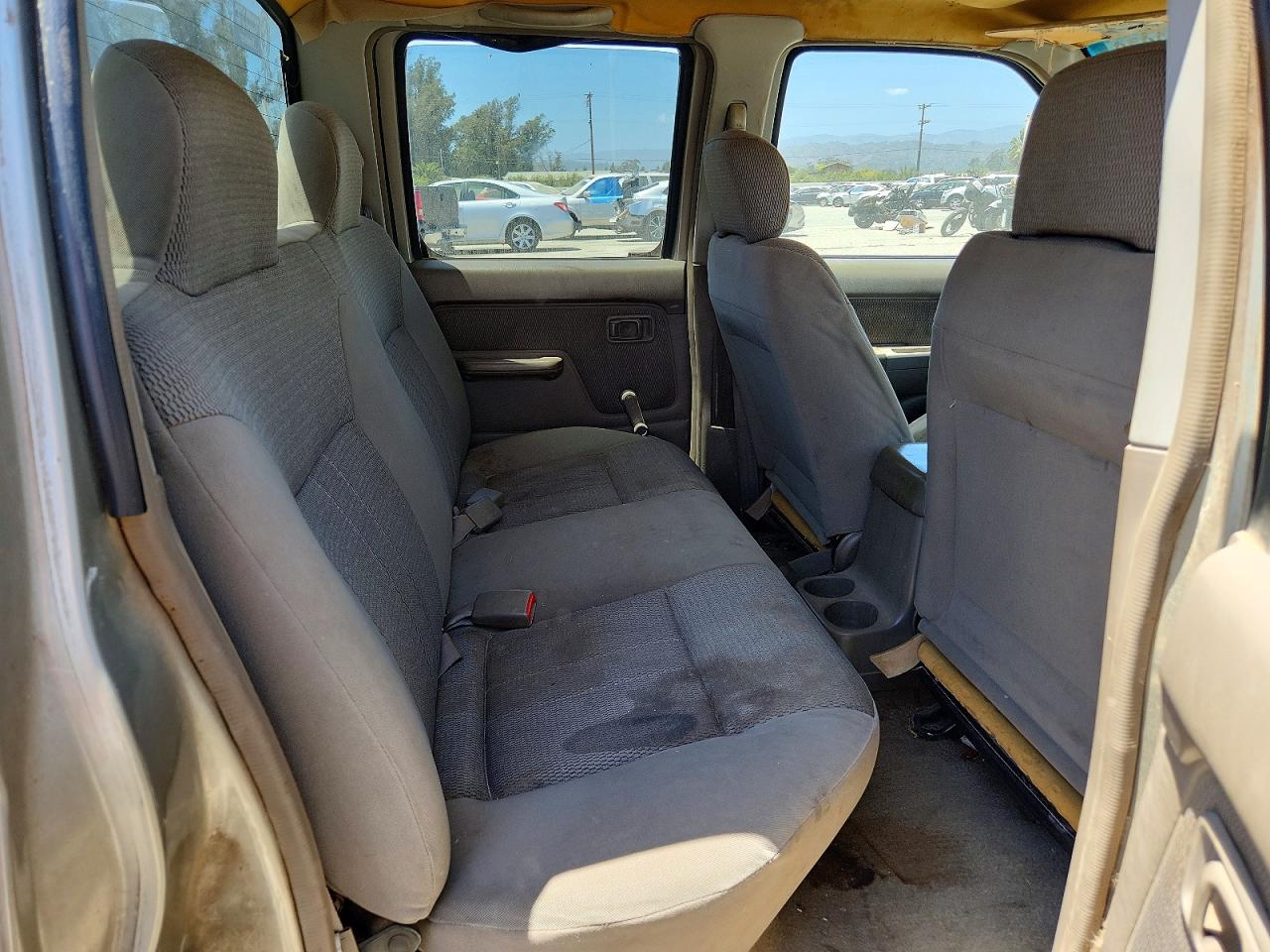 2001 Nissan Frontier Xe Silver vin: 1N6ED27T01C355110