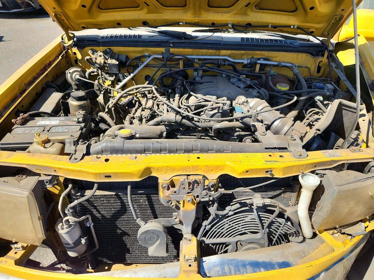 2000 Nissan Frontier Xe Желтый vin: 1N6ED27T1YC397909