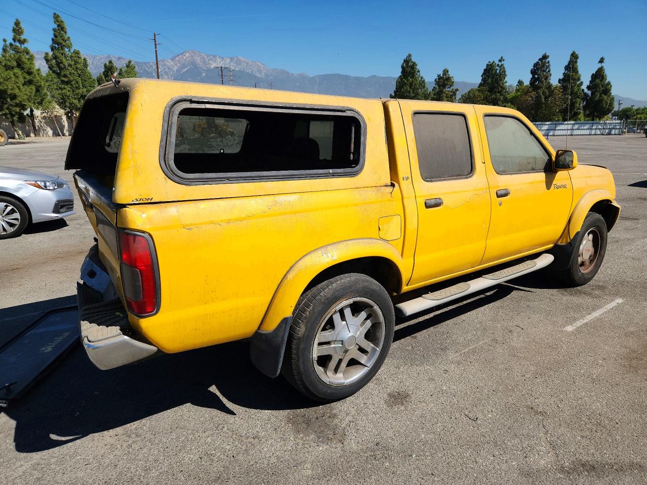 2000 Nissan Frontier Xe Желтый vin: 1N6ED27T1YC397909