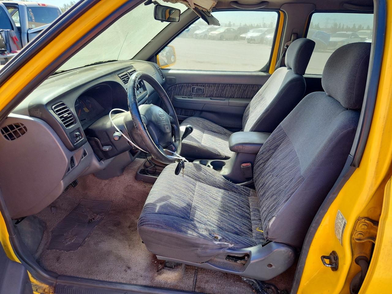 2000 Nissan Frontier Xe Желтый vin: 1N6ED27T1YC397909
